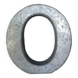 Letter O in zinc