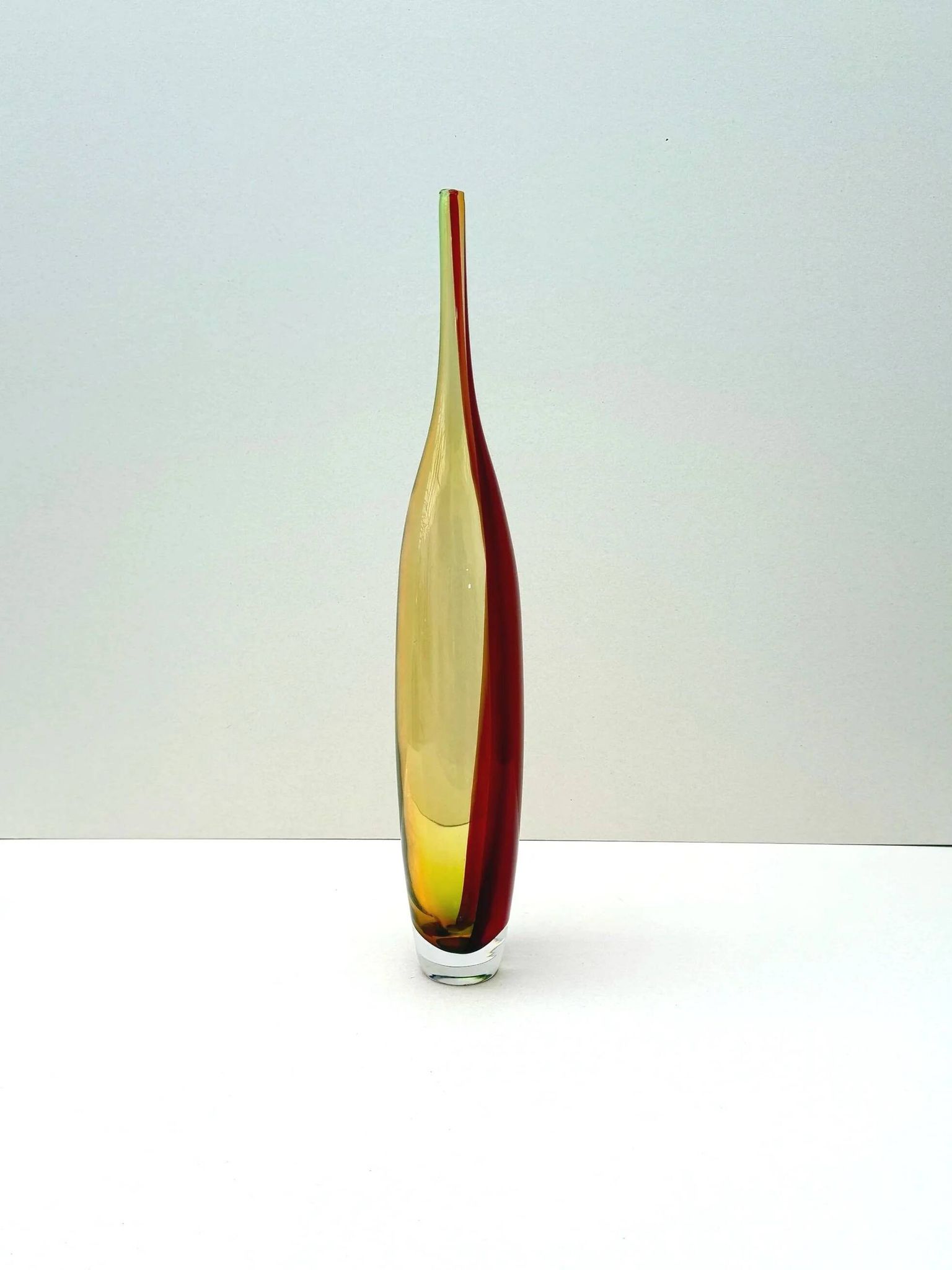 Vase de Kjell Engman pour Kosta Boda en verre soufflé, Suède