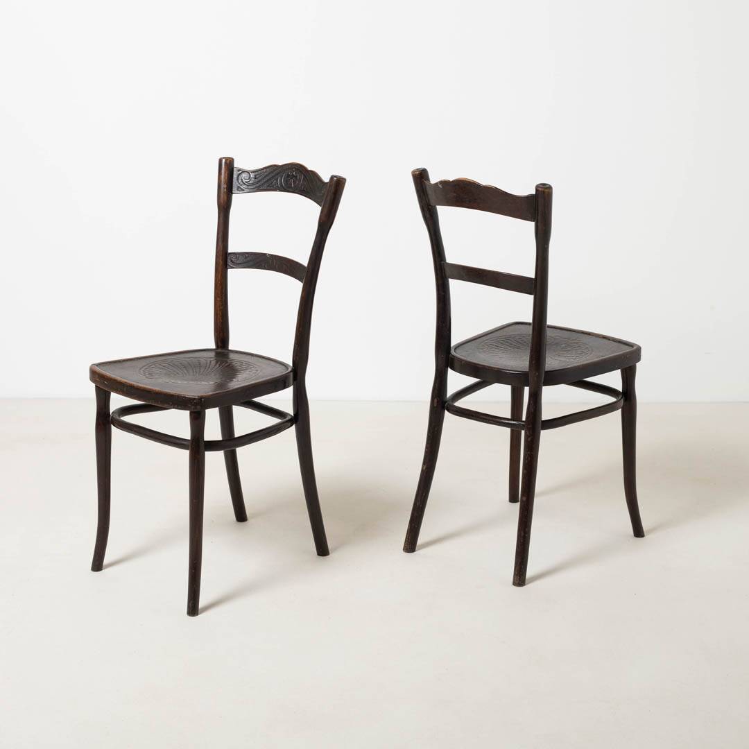 Paire de chaises de café / salle à manger en bois courbé antiques par J&J Kohn, Autriche, vers 1