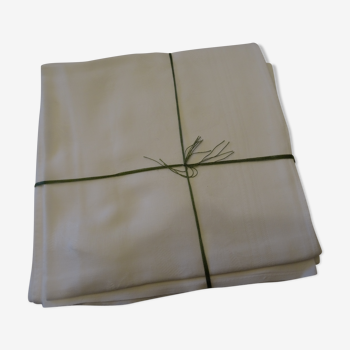 Lot 4 napkins