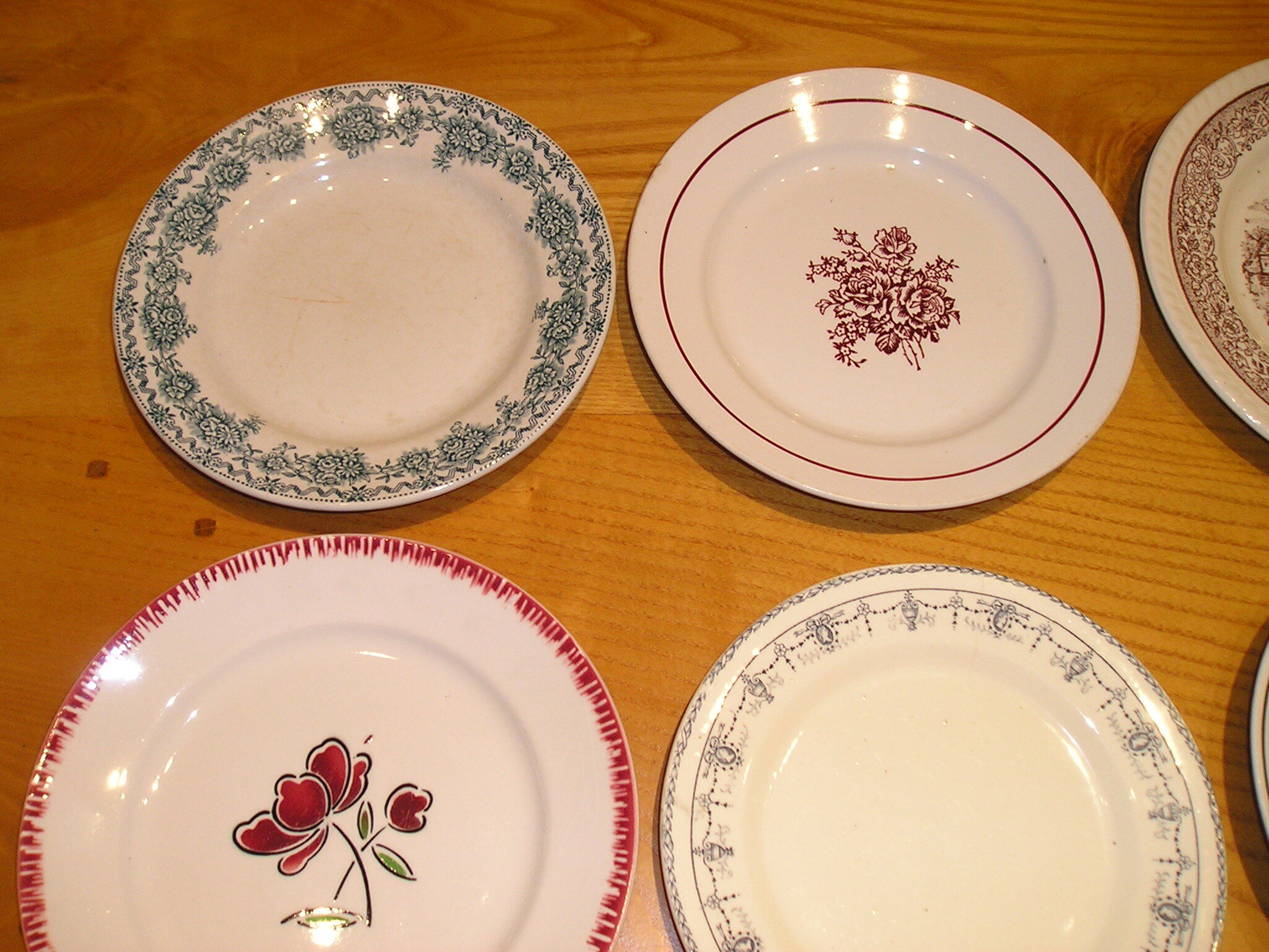 Set of 12 different flat plates