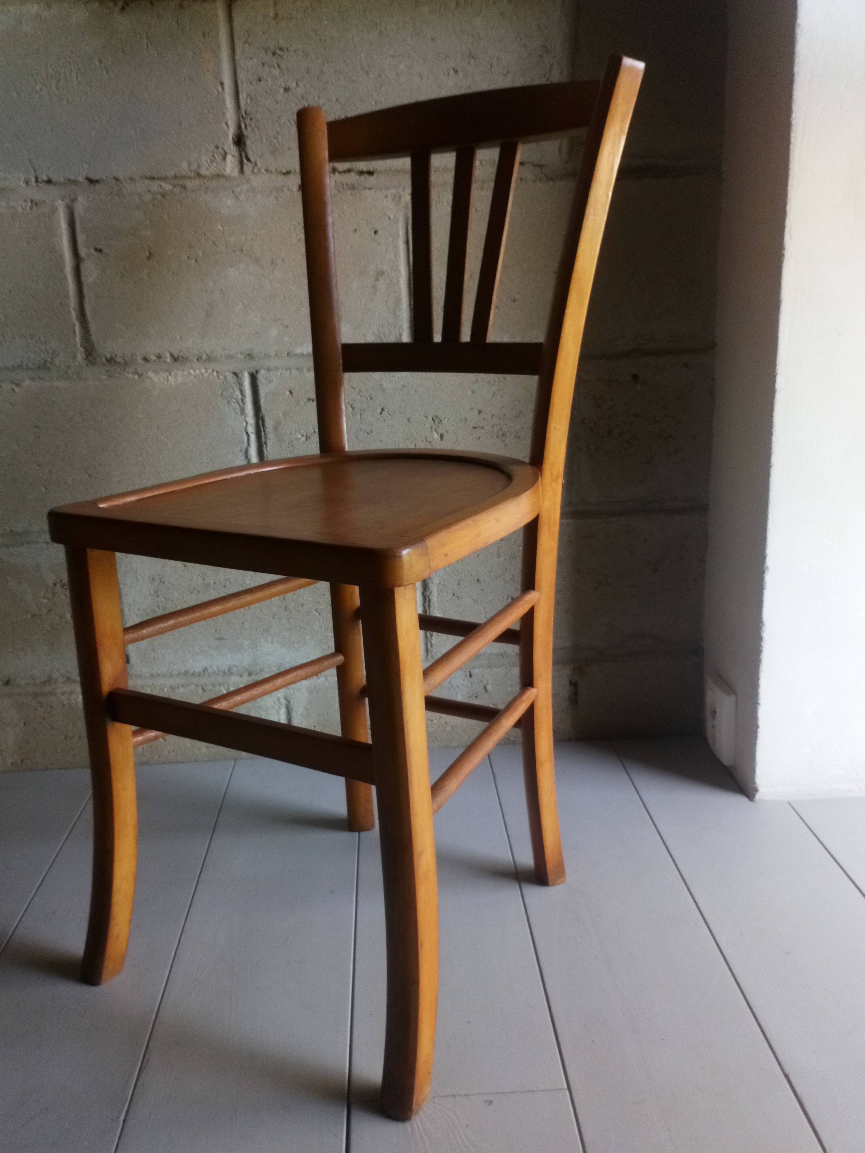 Blond wooden bistot chair from the 50s.