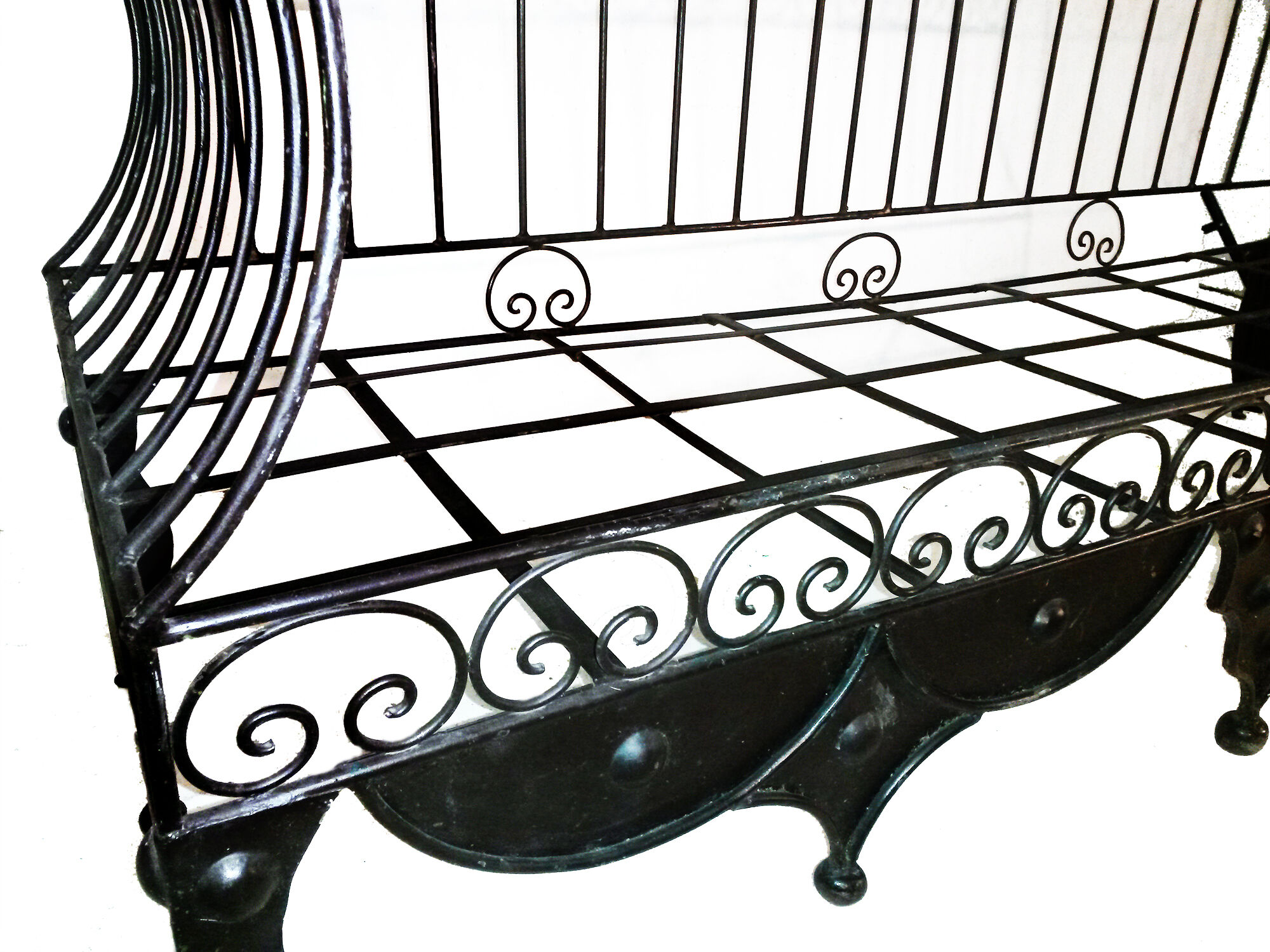 Oriental bench in wrought iron