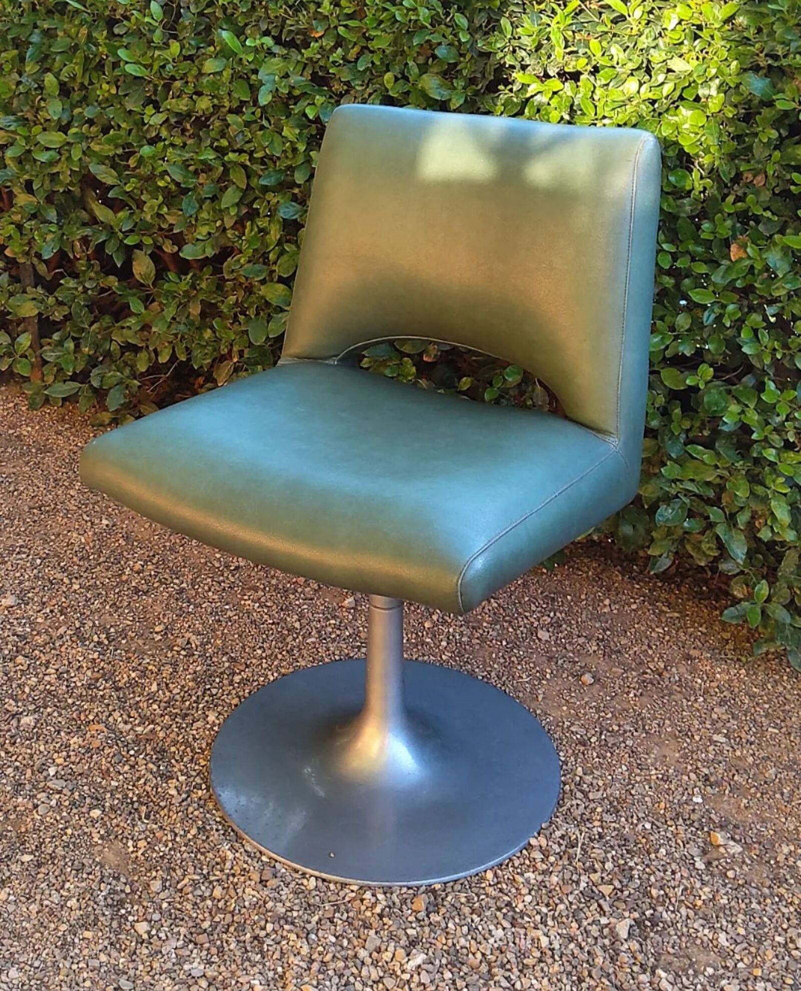 Vintage tulip foot armchair