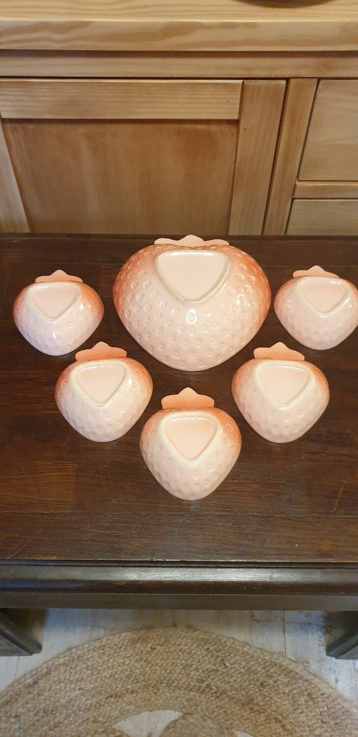 Strawberry dessert service