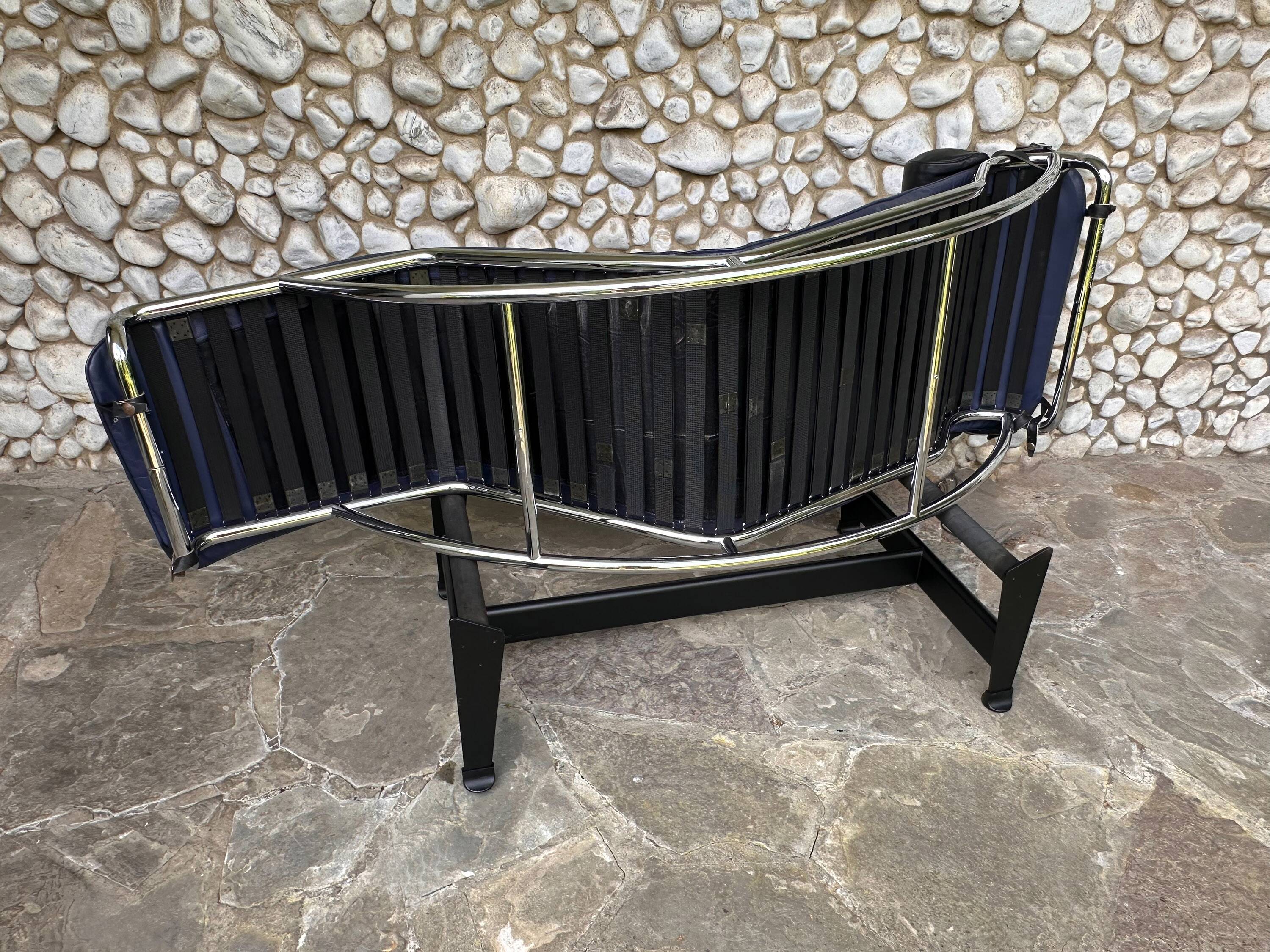 Cassina LC4 chaise longue by Le Corbusier, Pierre Jeanneret & Charlotte Perriand in blue leather.
