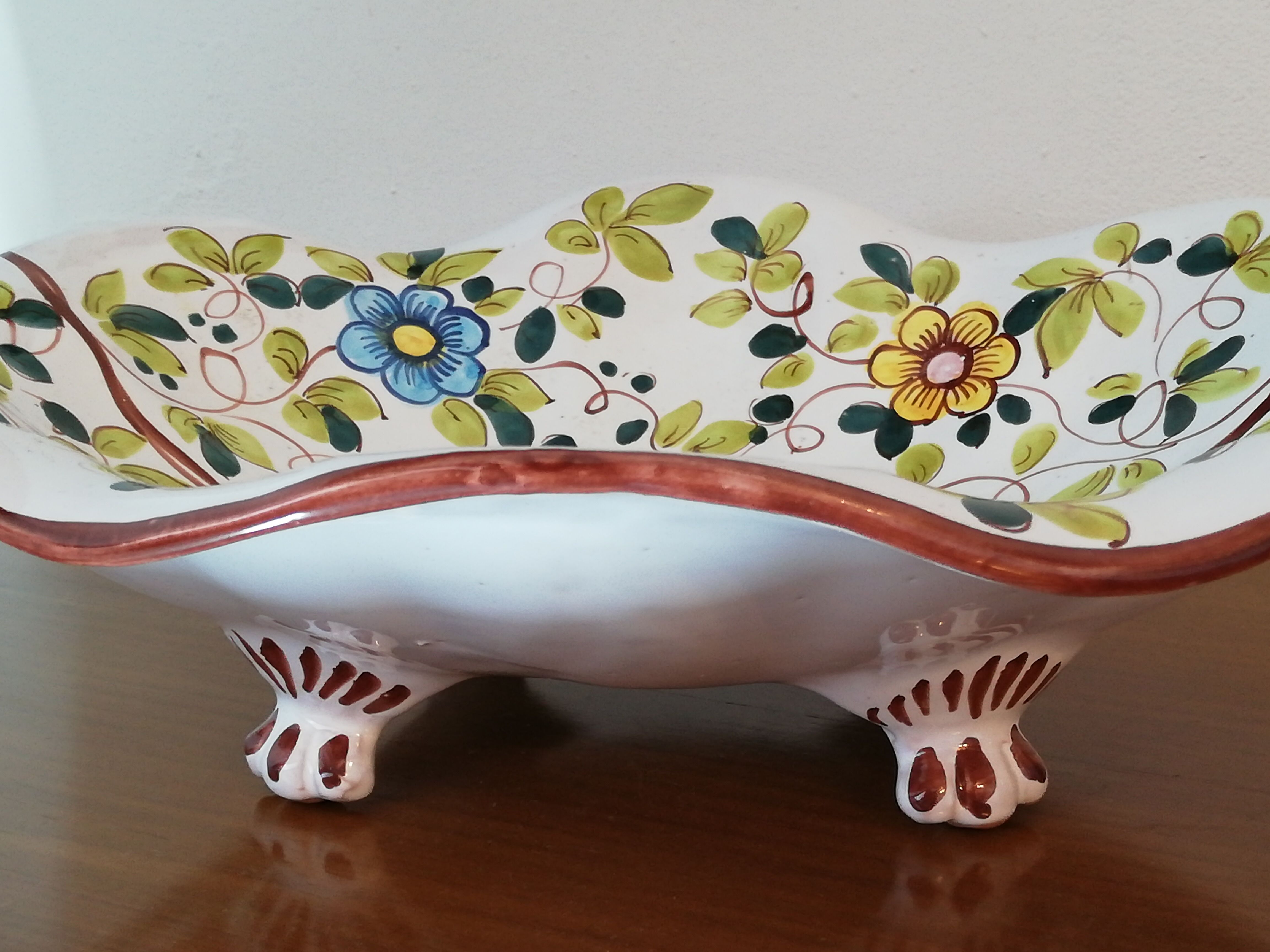 Old fruit cup on feet