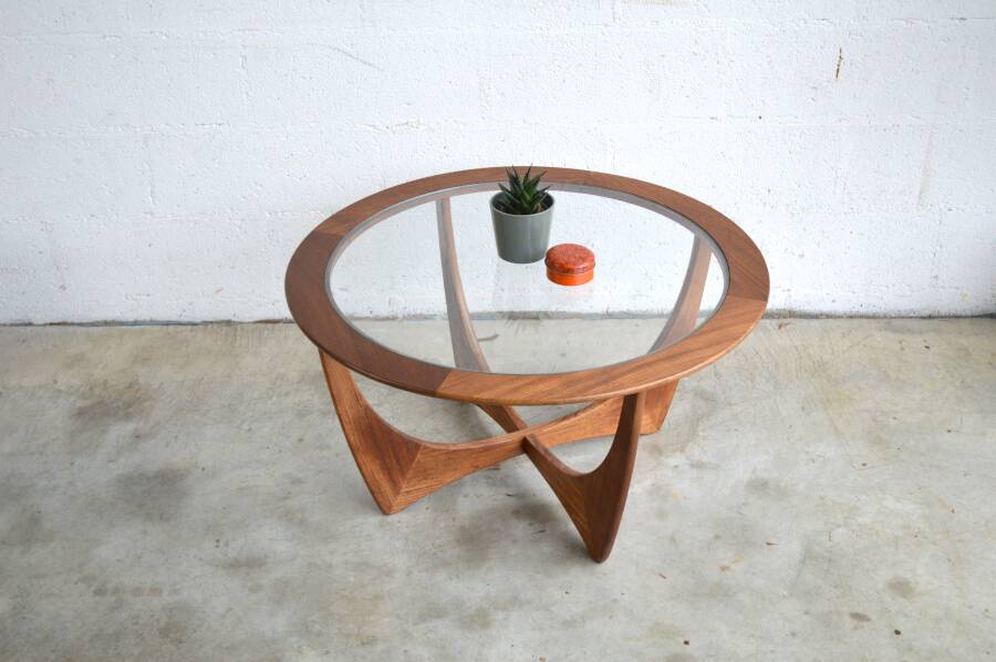 Round coffee table by Victor Wilkins * D84 cm