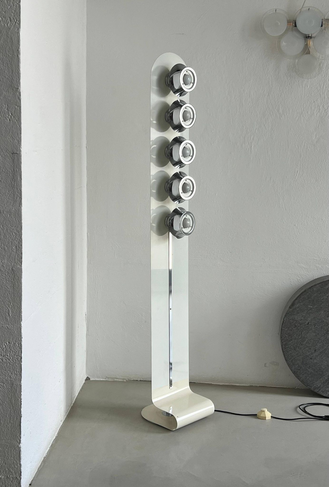 Lampadaire italien chromée sapce age "UfO" dans le style de Reggiani