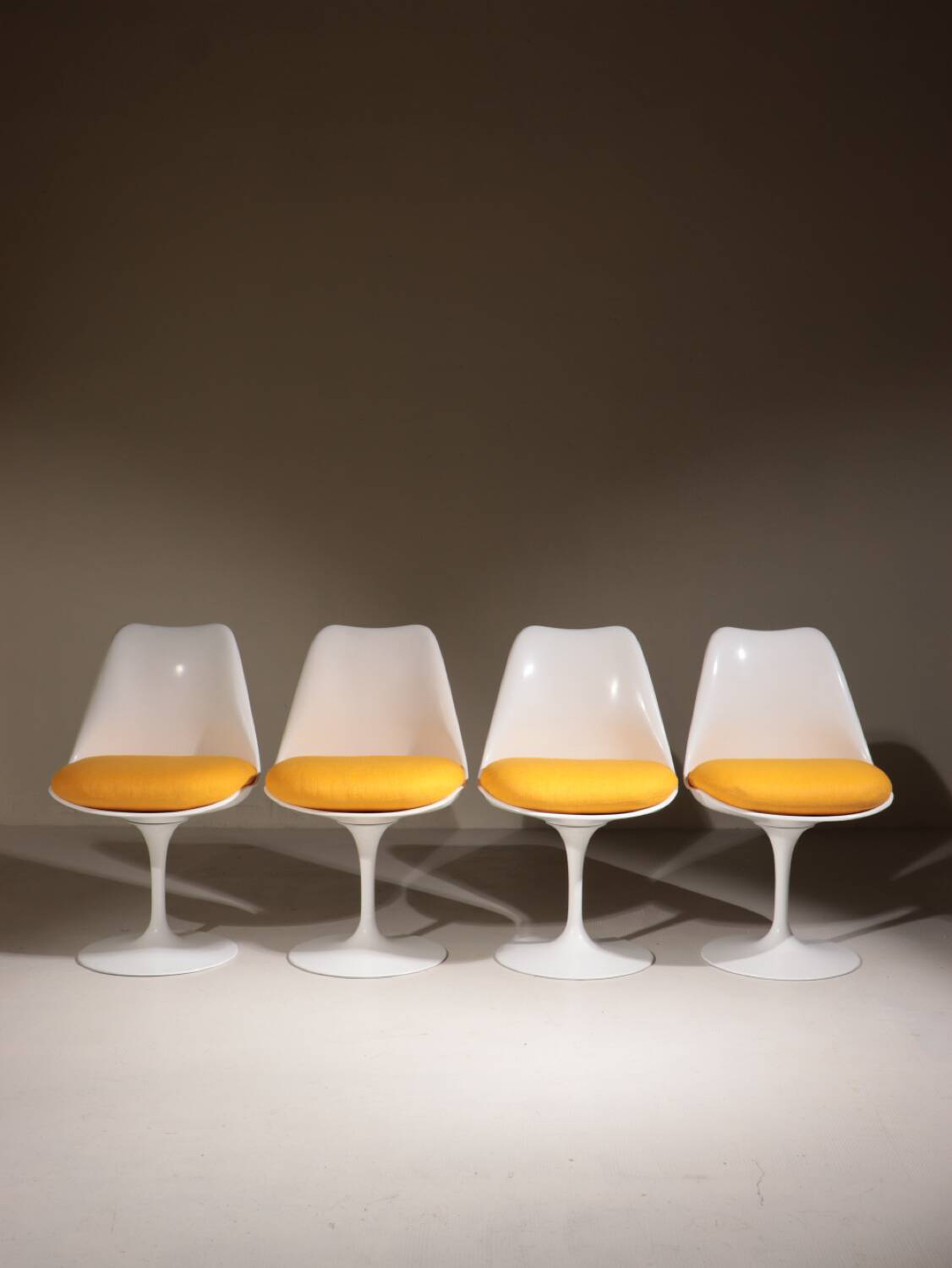 Saarinen Knoll Dining Room Set