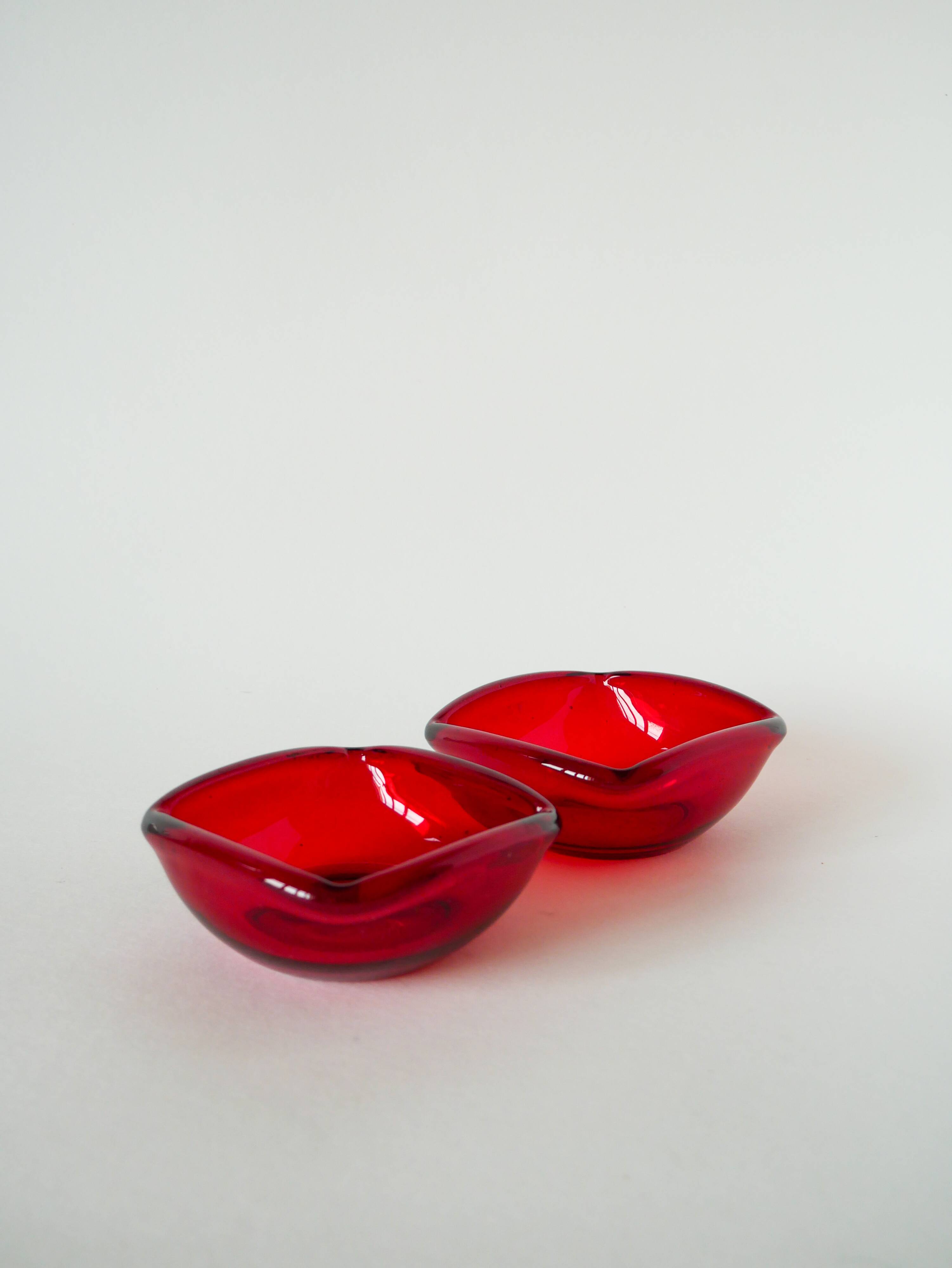 Superb pair of burgundy colored glass storage compartments, in the style of Murano, 1970. In excellent condition
