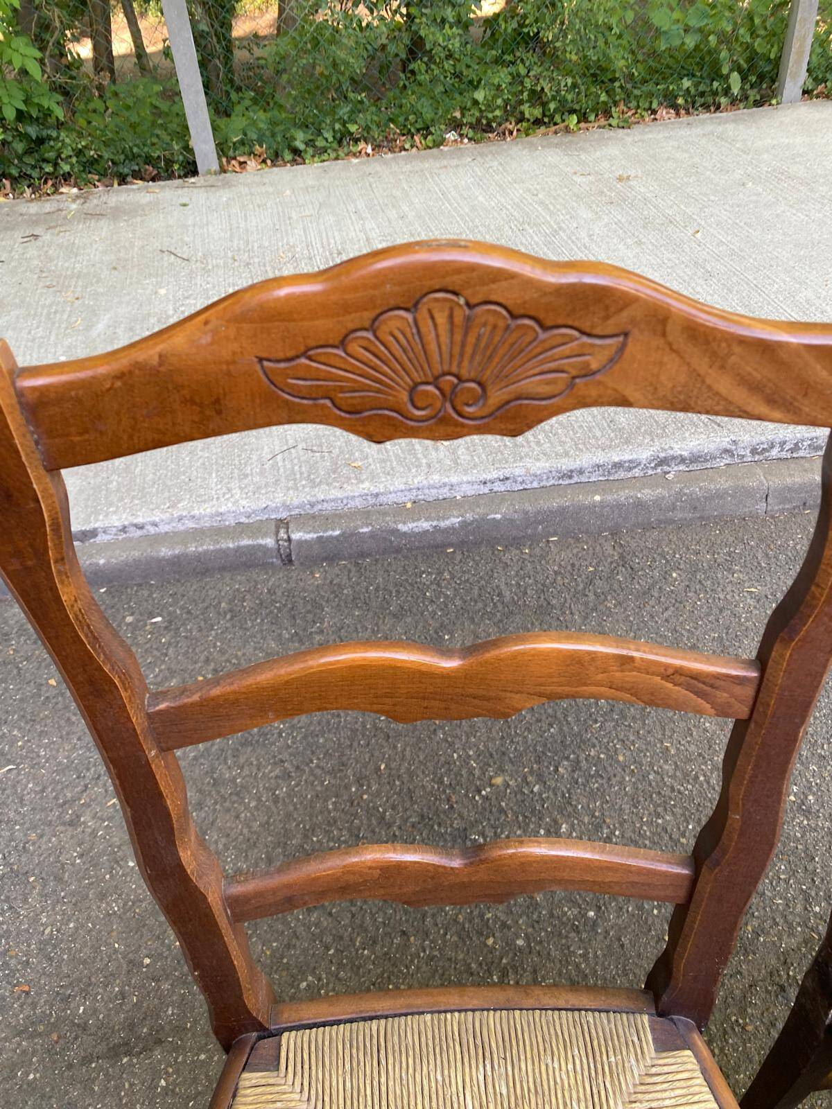 2 dining chairs with carved solid wood and rush seats in Louis XV shell style.