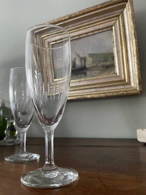 2 ancient engraved blown glass flutes