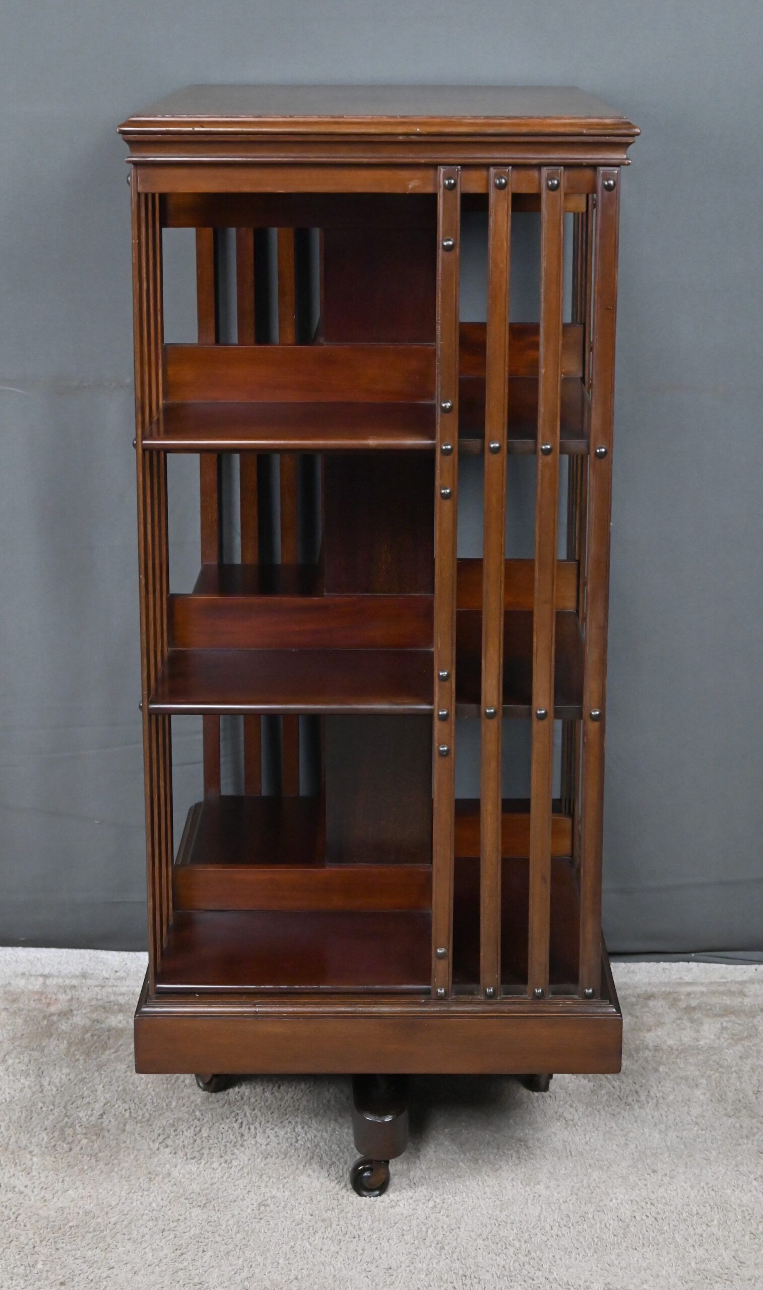 Rotating mahogany library, England – 1st part 20th century