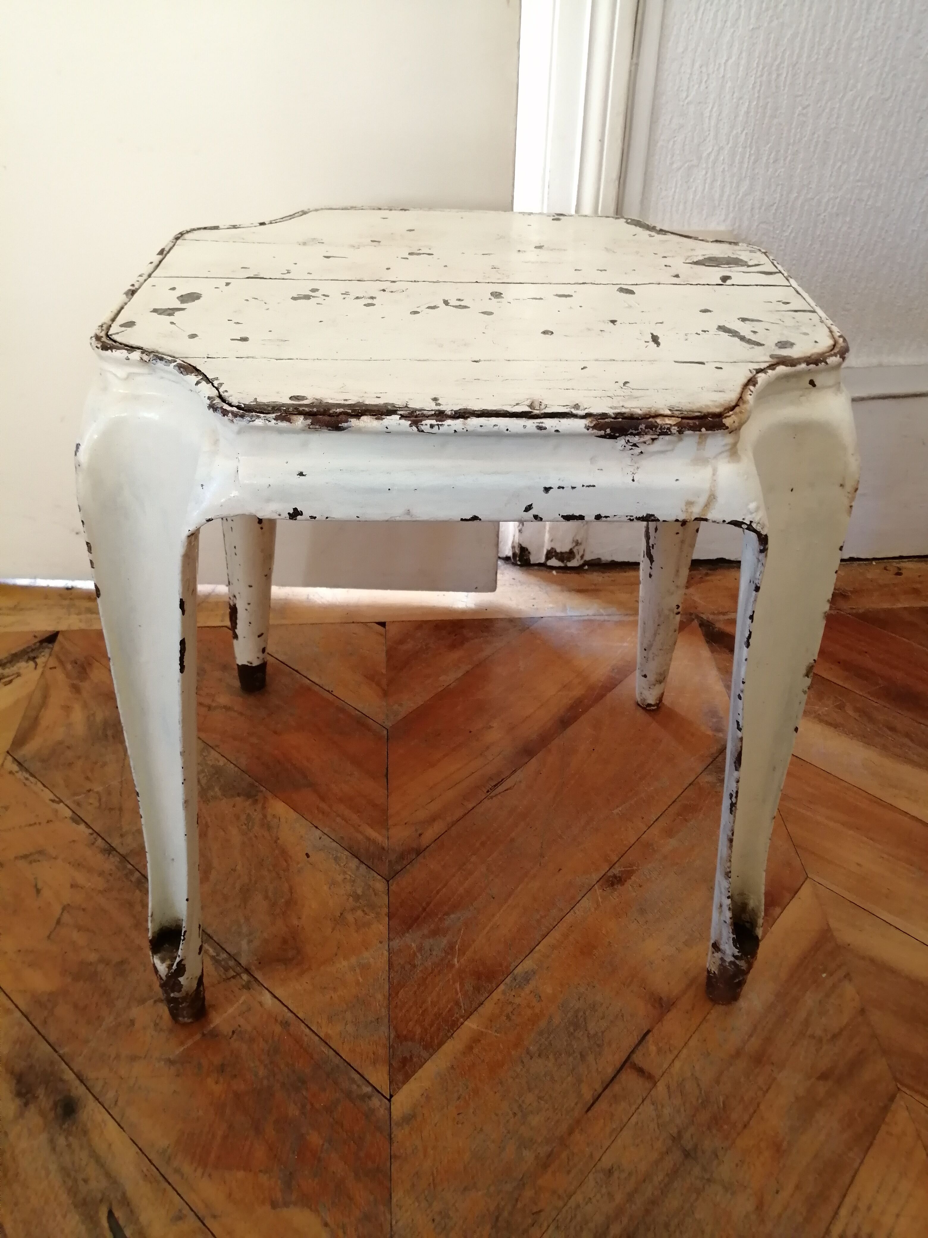 Multipl's 1950s stool