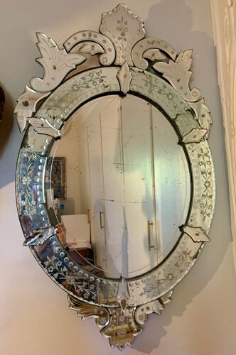 Miroir vénitien biseauté, à fronton, haut 114 cm