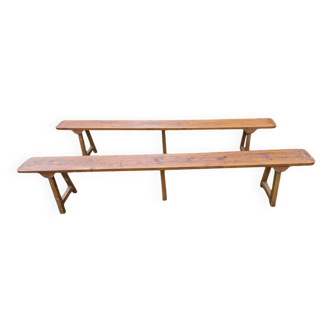 Deux bancs en bois massif