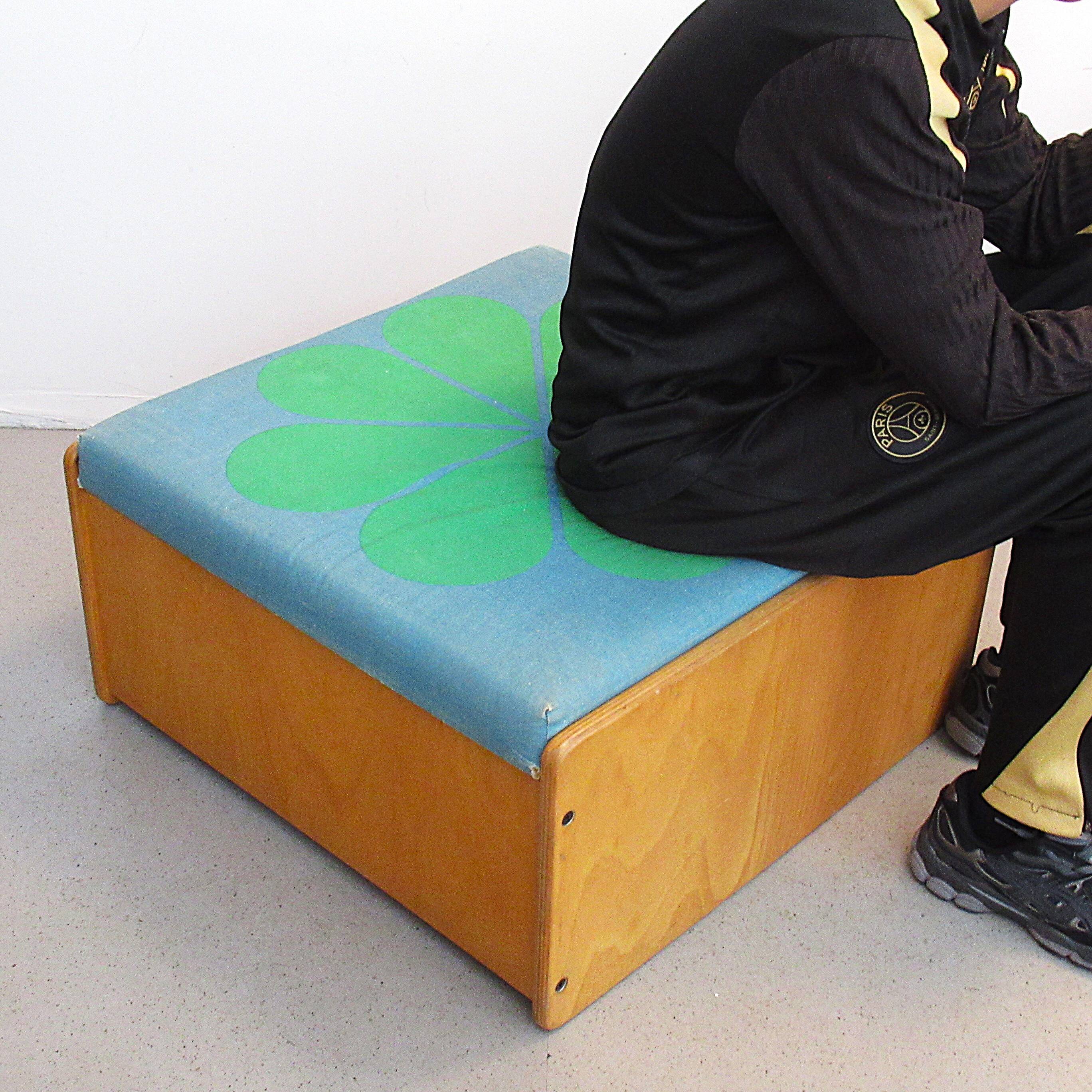 Coffre-pouf à fleur Terence Conran Prisunic 1968