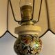 Grande lampe en bois peint