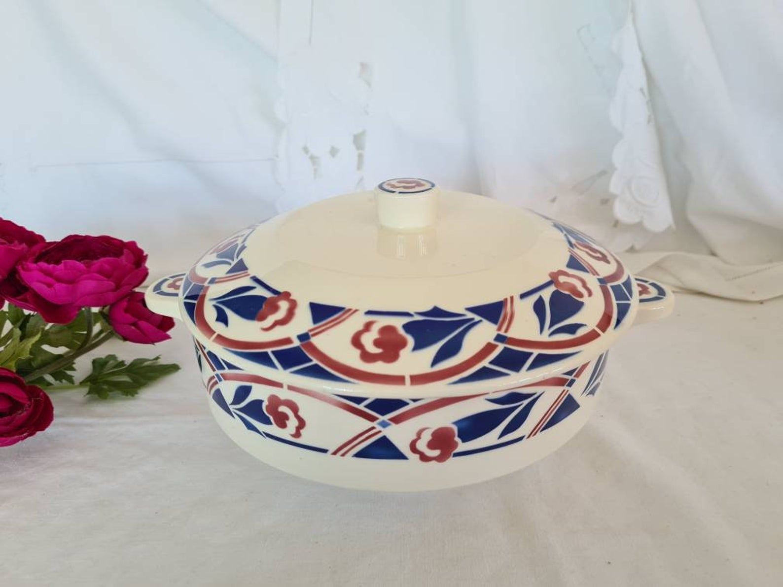 Soup or vegetable former "Setif" model of the French manufacture of Badonviller