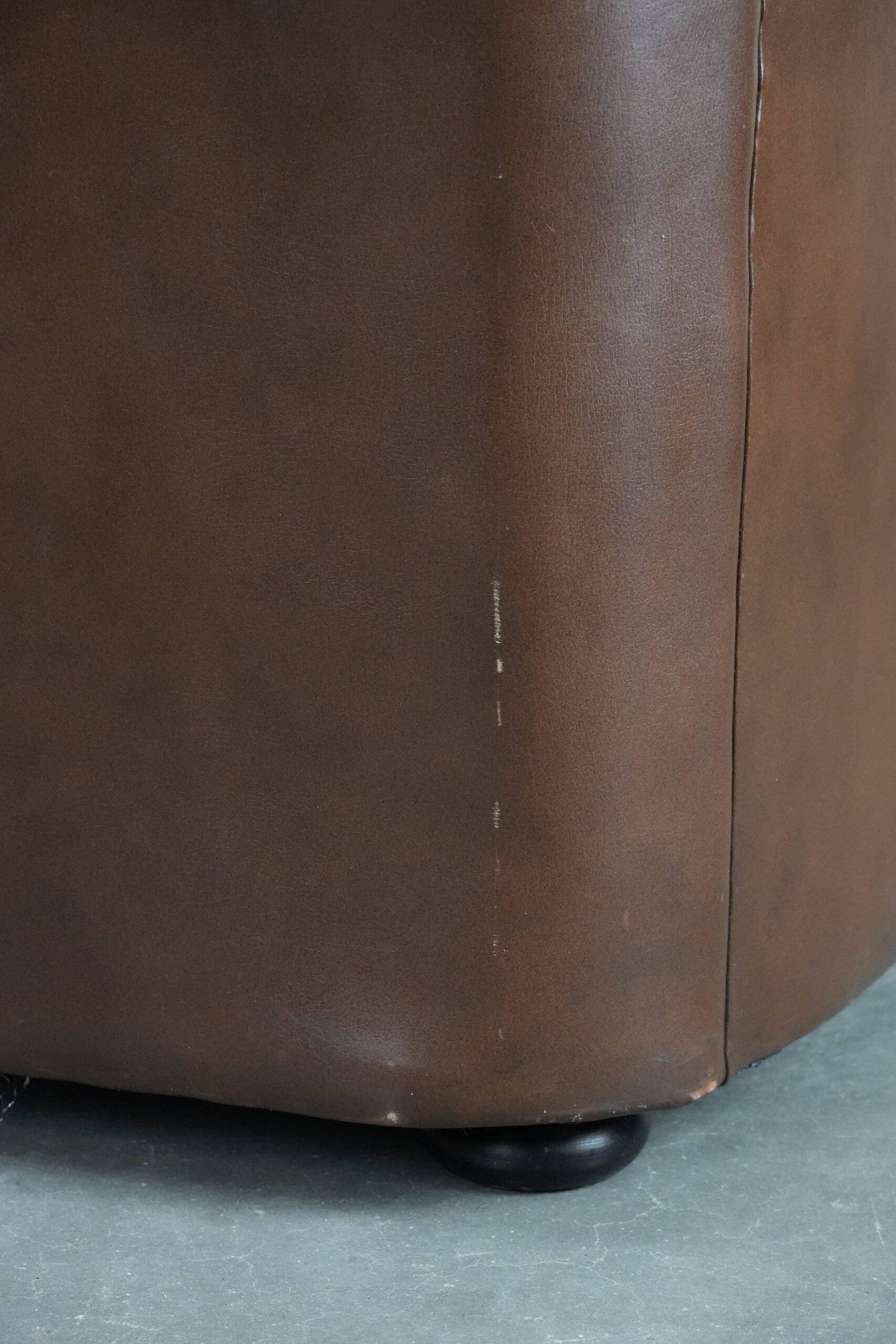 Brown cowhide leather Chesterfield club armchair in English style
