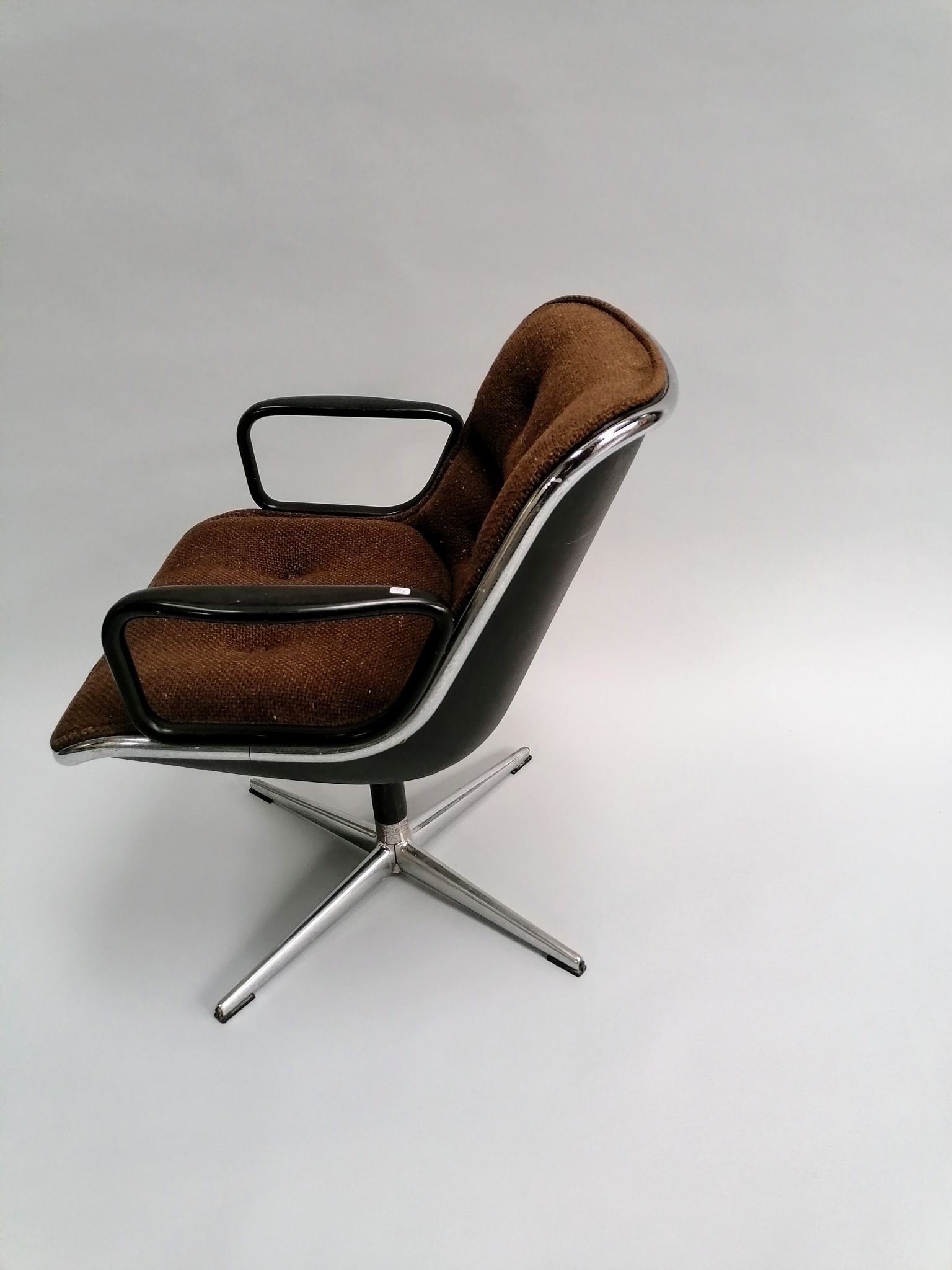 Fauteuil "executive chair" de Charles Pollock, édition Knoll 1er serie