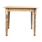 Table aux pieds tournés
