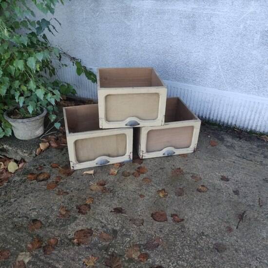 Set of three drawers