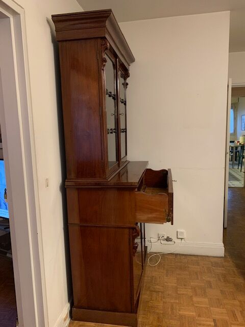 English style secretary