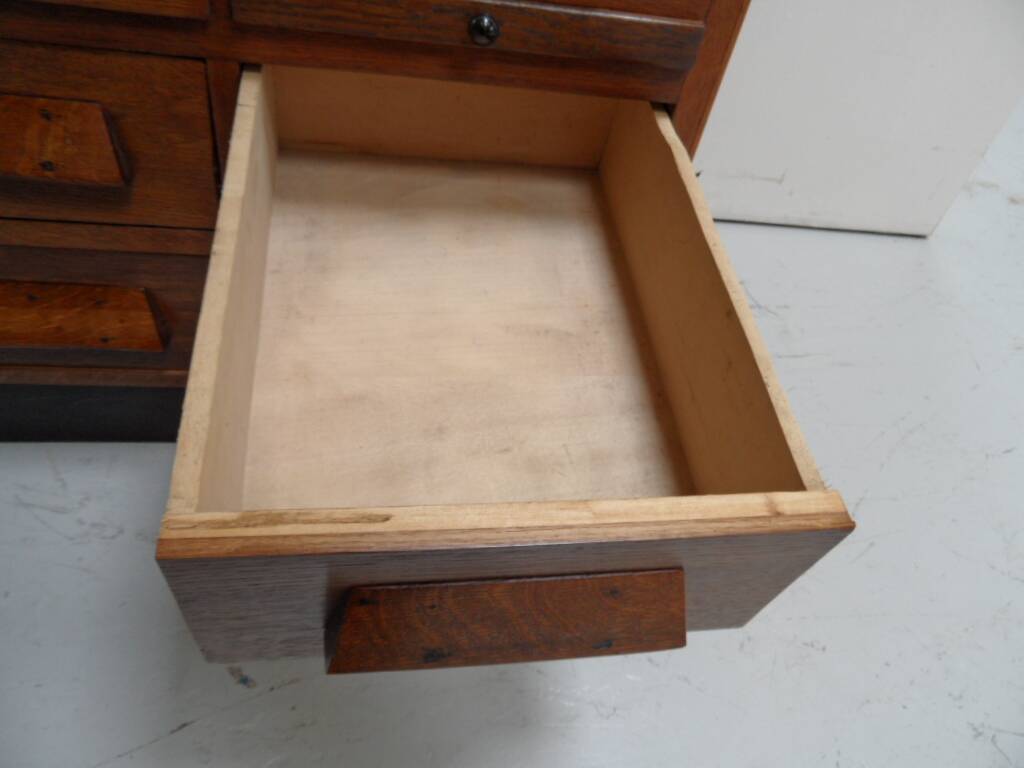 Meuble de rangement 25 tiroirs antique