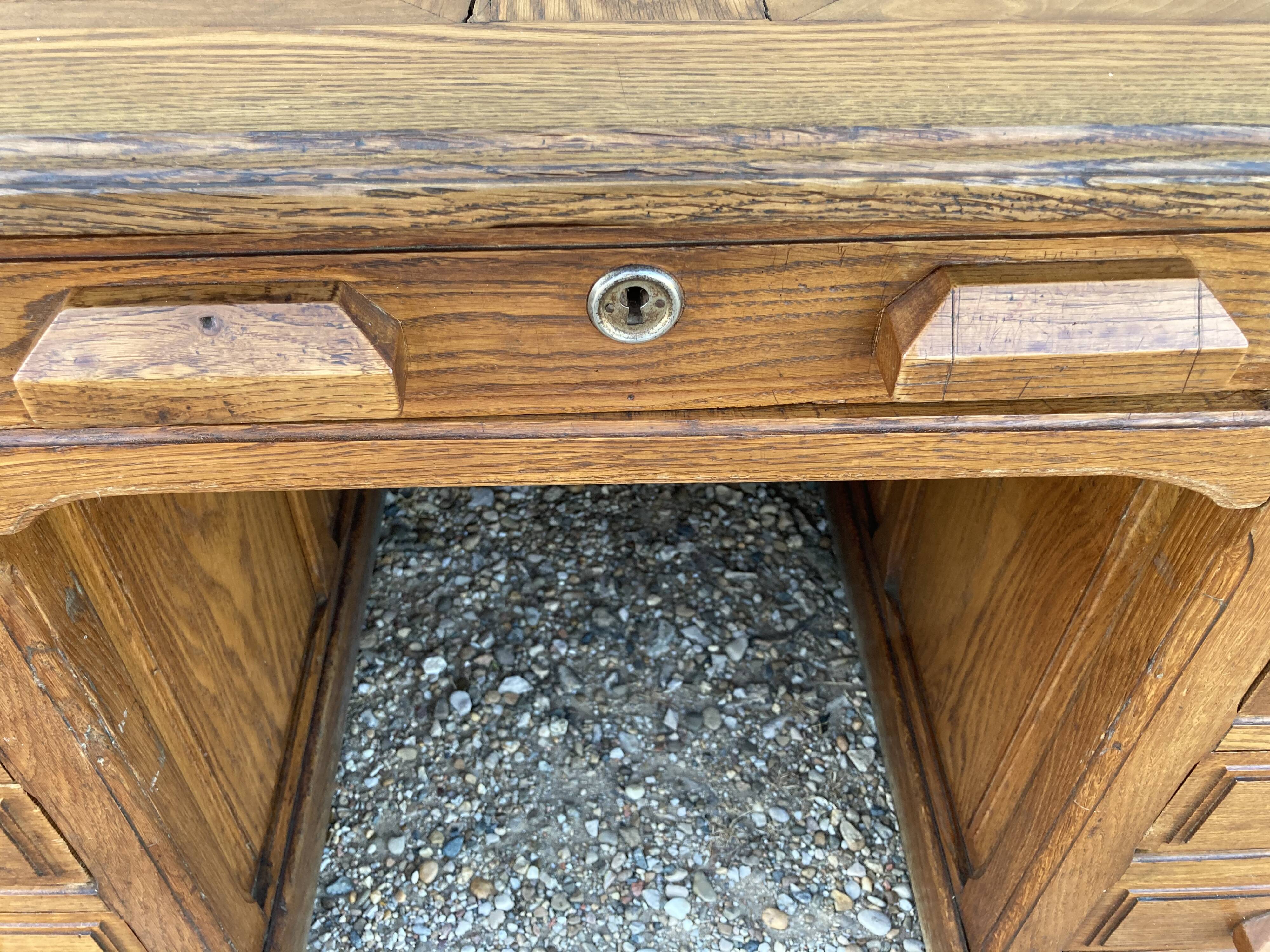Bureau d’administration à caisson en chêne
