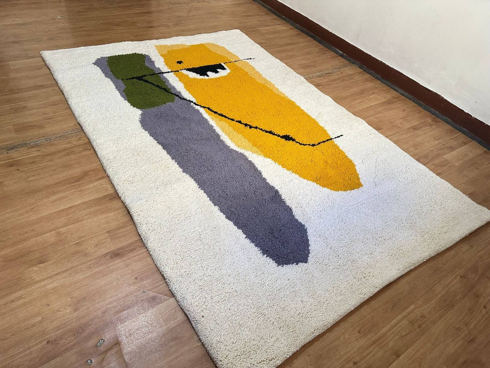 Handwoven Moroccan rug - grey rug with a yellow touch 3X2m