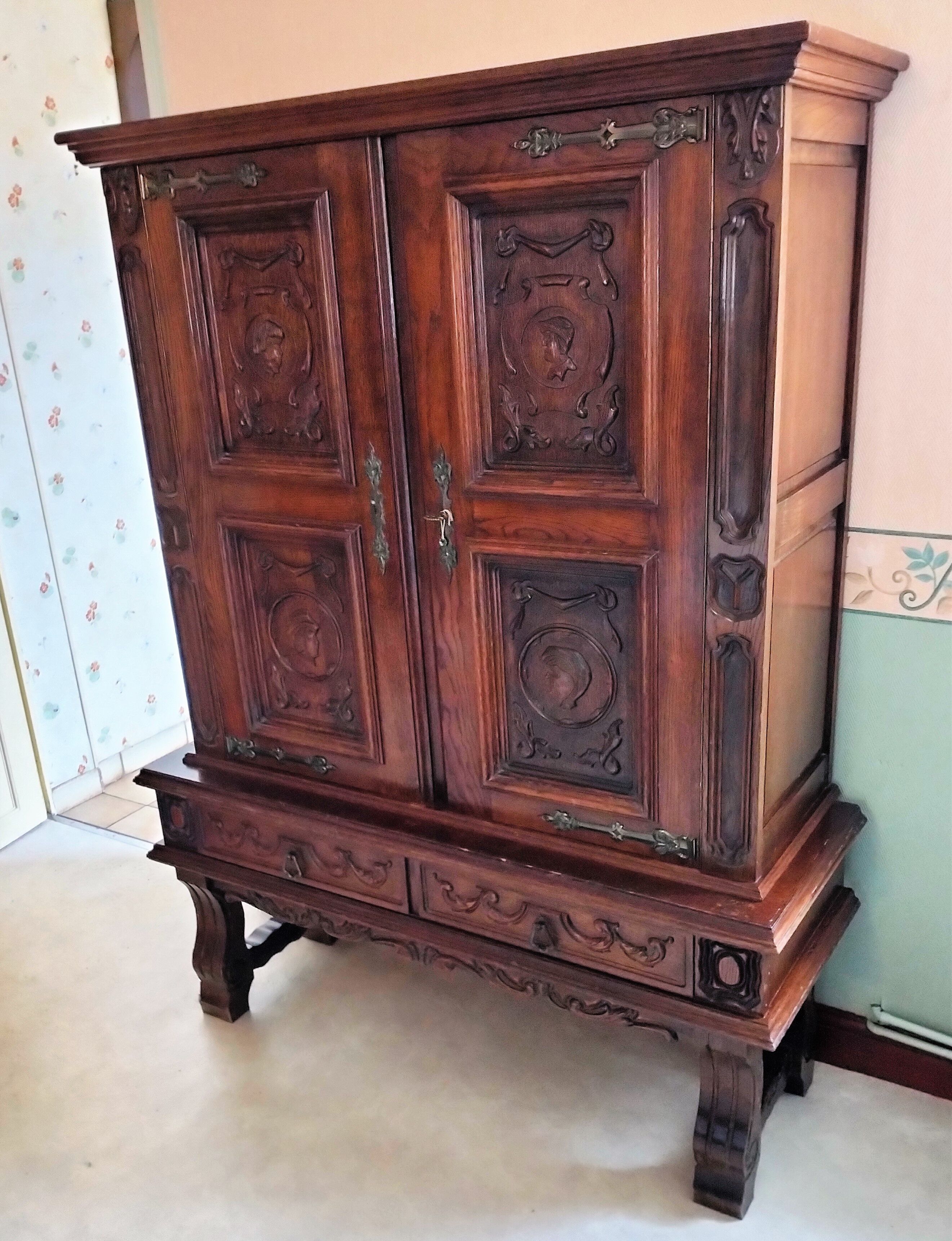 Meuble deux corps style renaissance