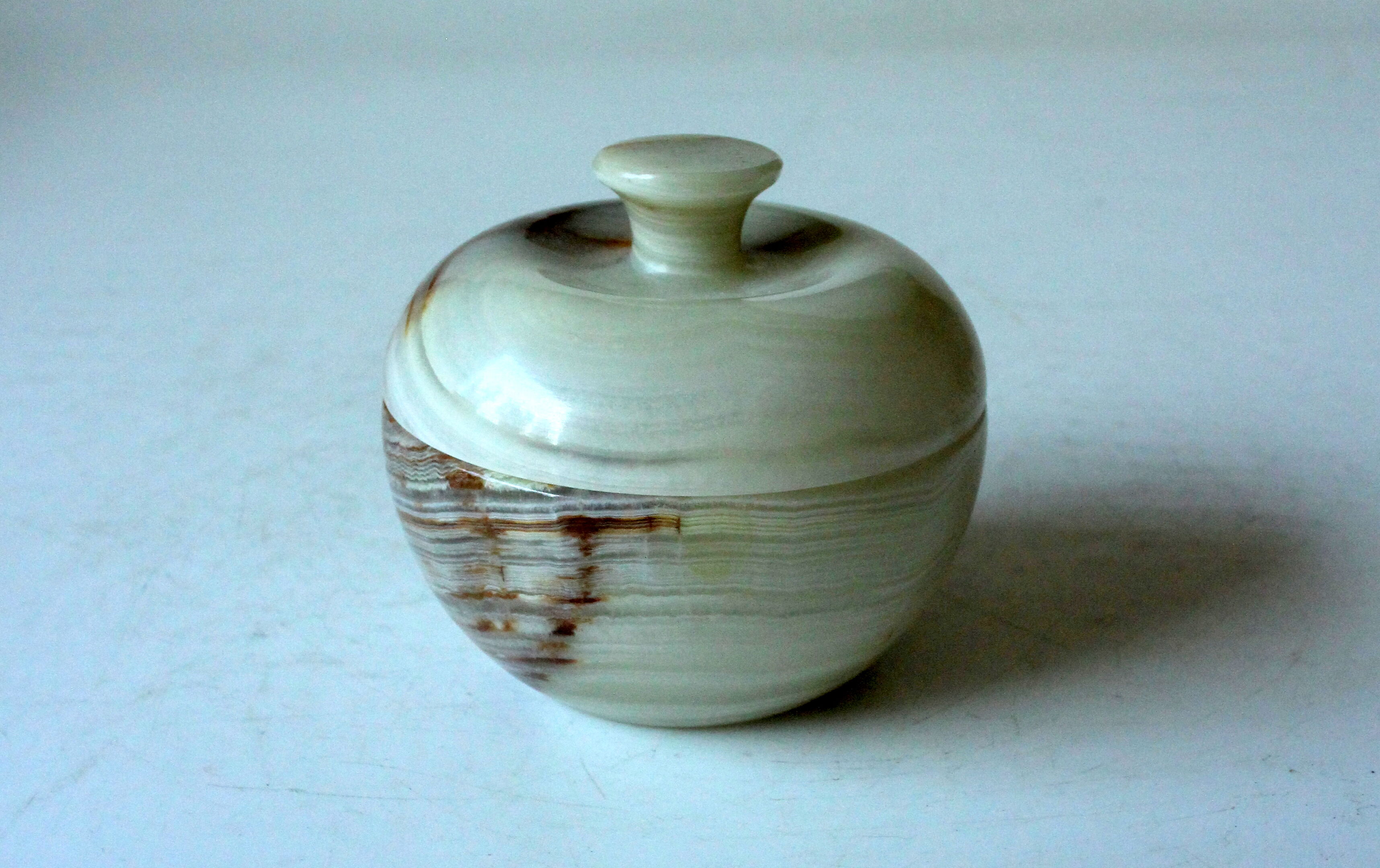 Handmade onyx bowl with lid from the 1970