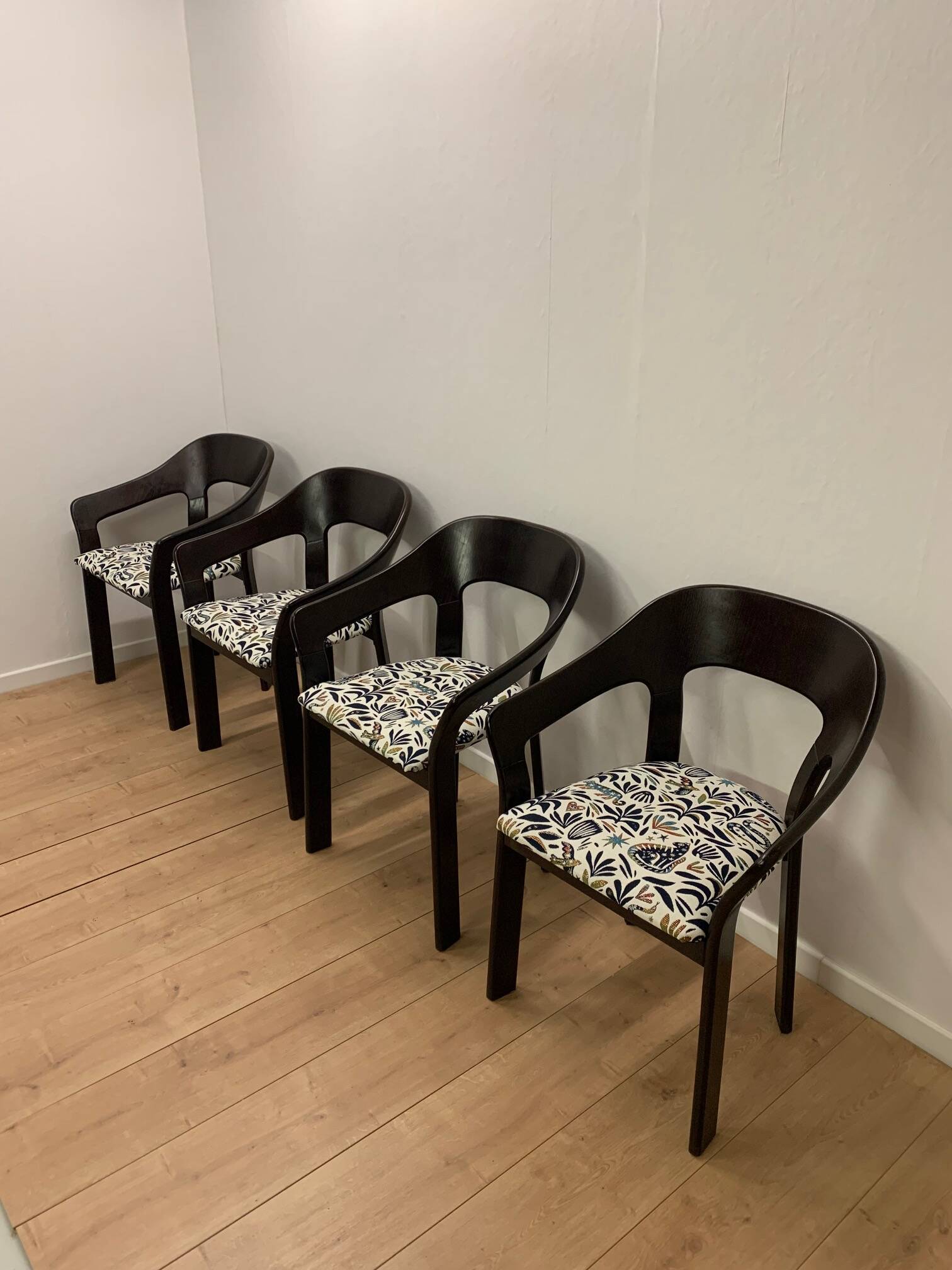 Set of 4 vintage wooden and fabric chairs, 1970