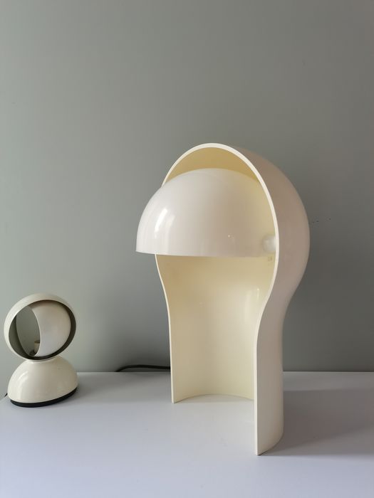 Italian table lamp "Telegono" by Vico Magistretti for Artemide
