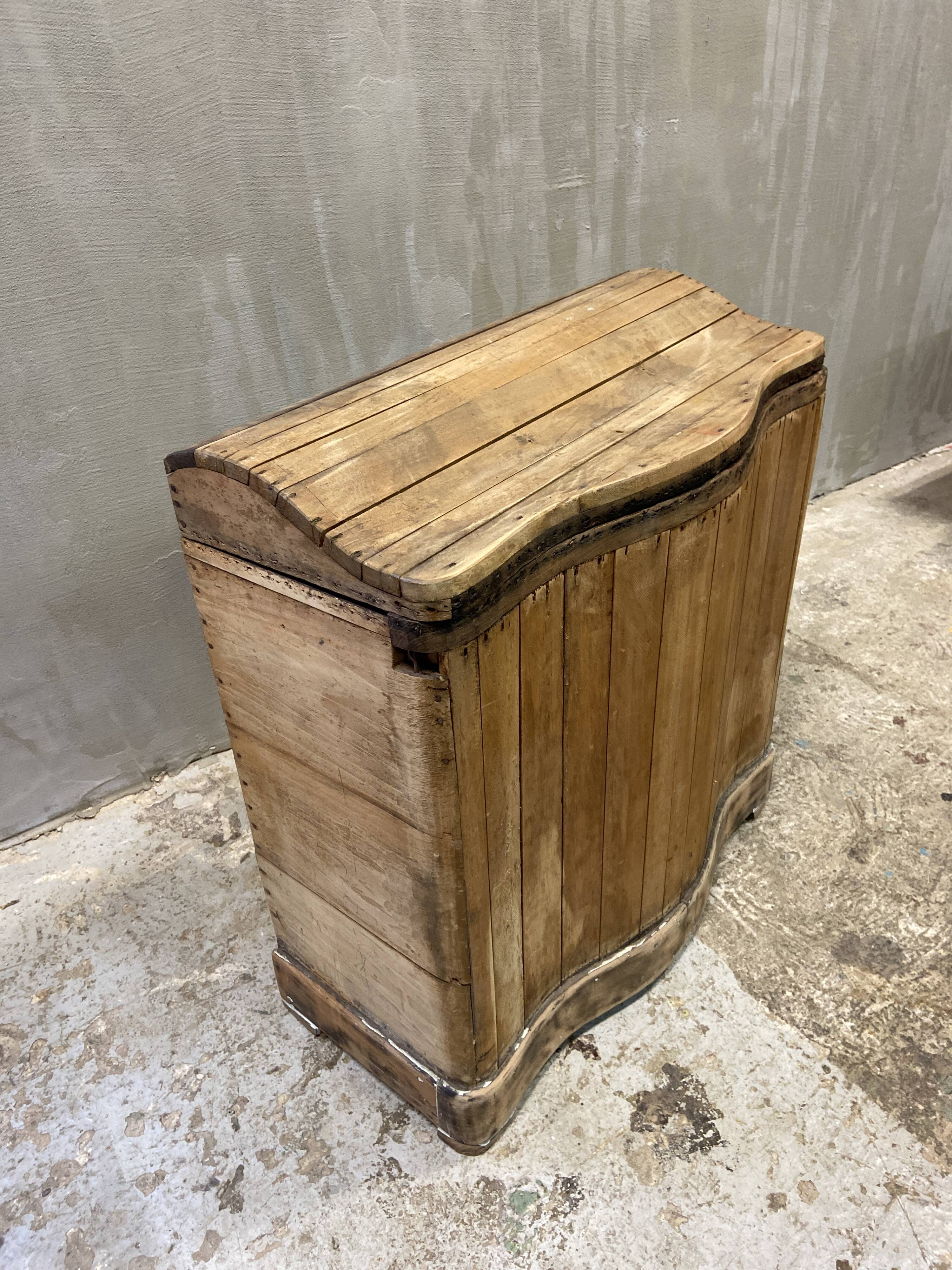 Coffre à bois