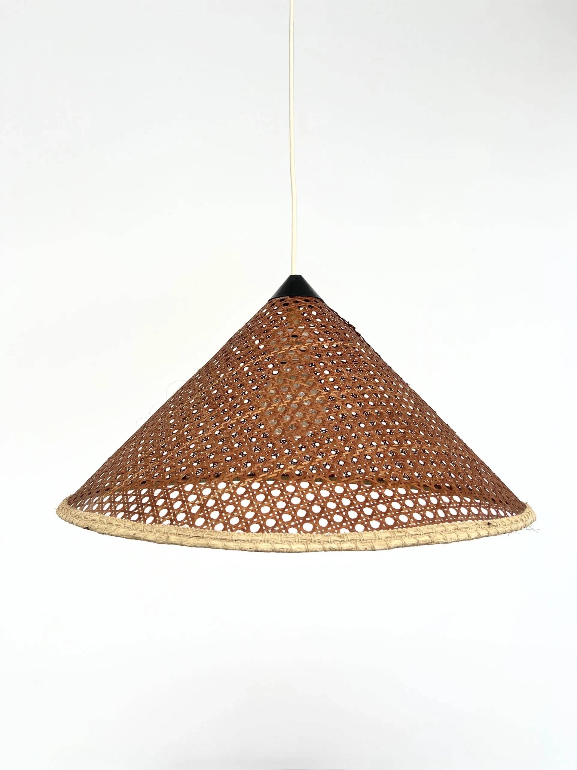 Vintage Conical Suspension – Rattan & Black Detail