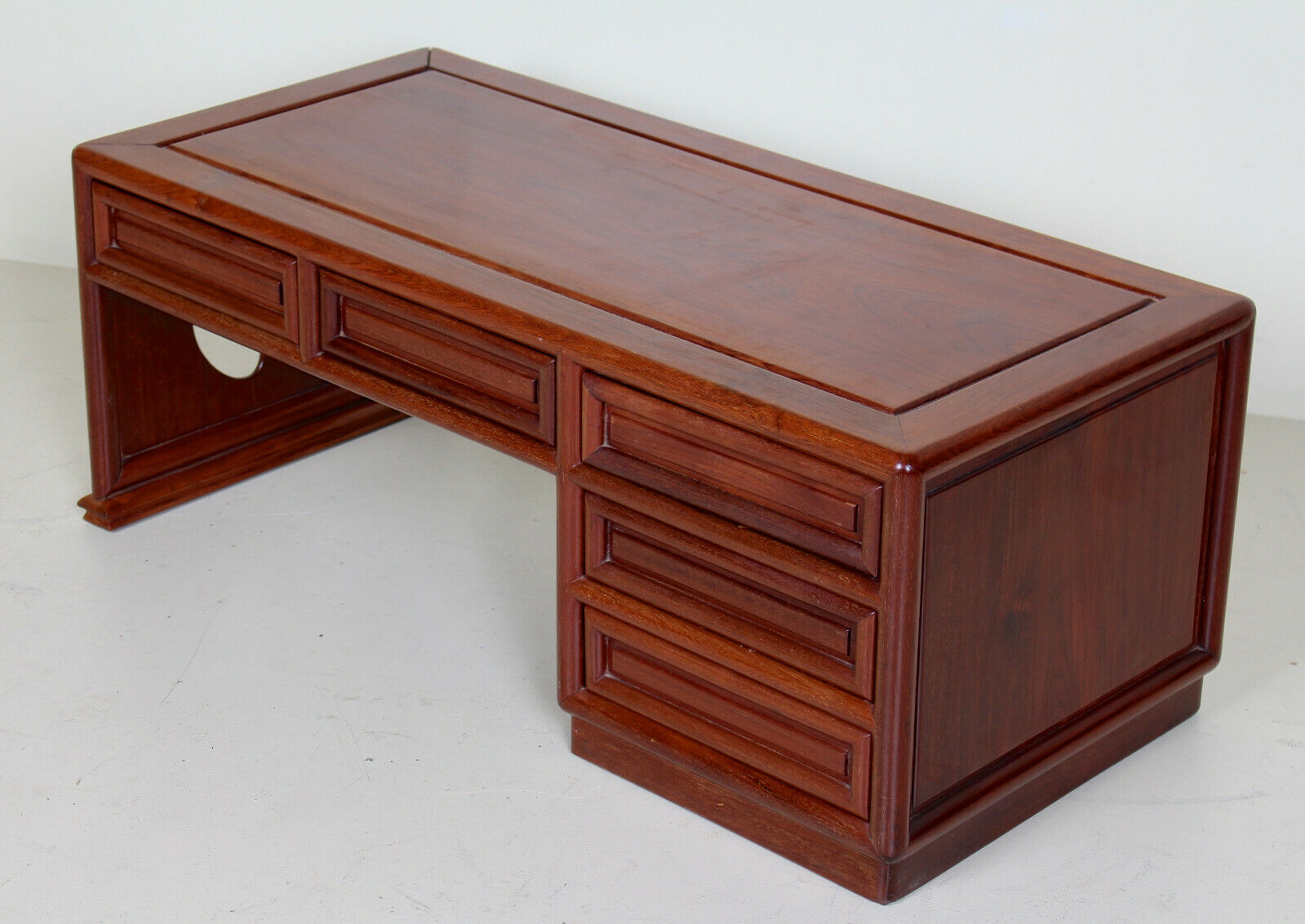 Coffee table in rosewood from China