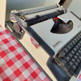 Olympia Traveller Deluxe Typewriter