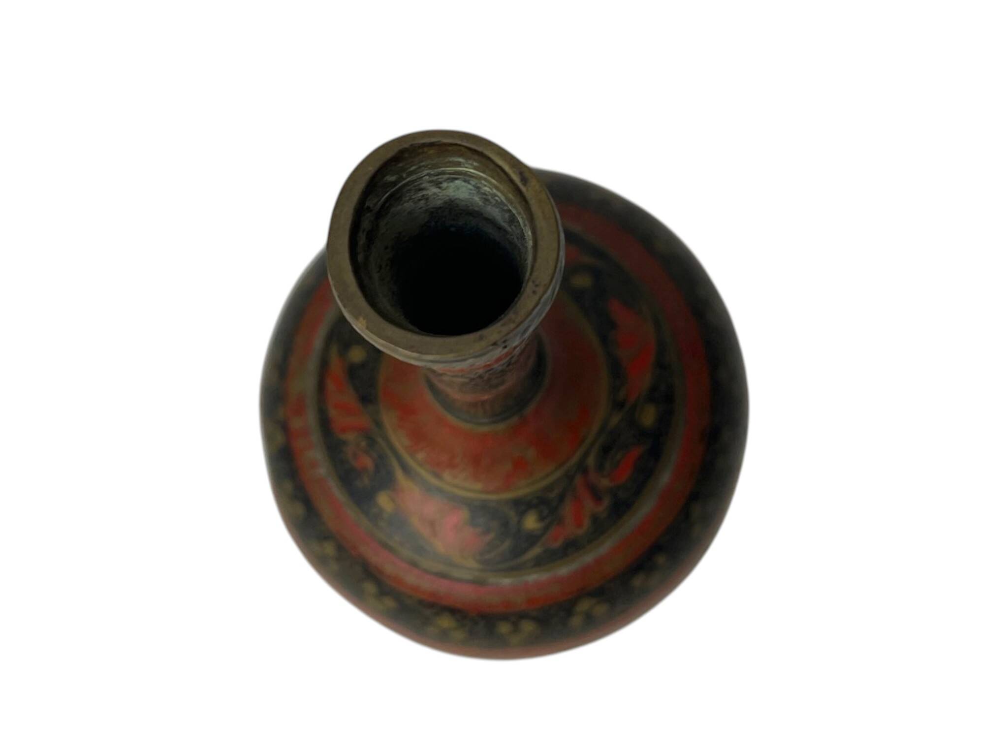 Orient, petit vase en cloisonné début XXème