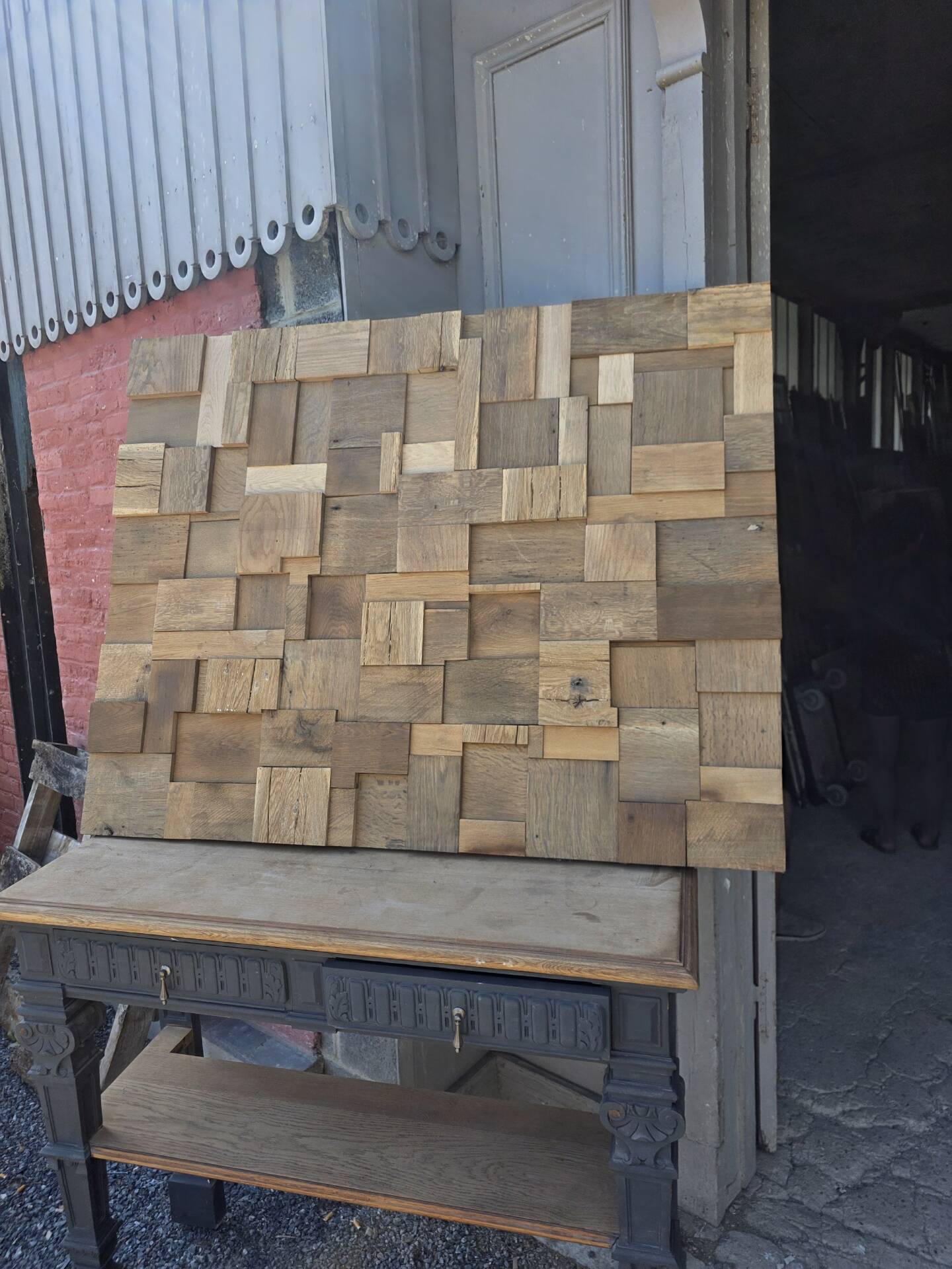 Decorative wall panel in solid oak