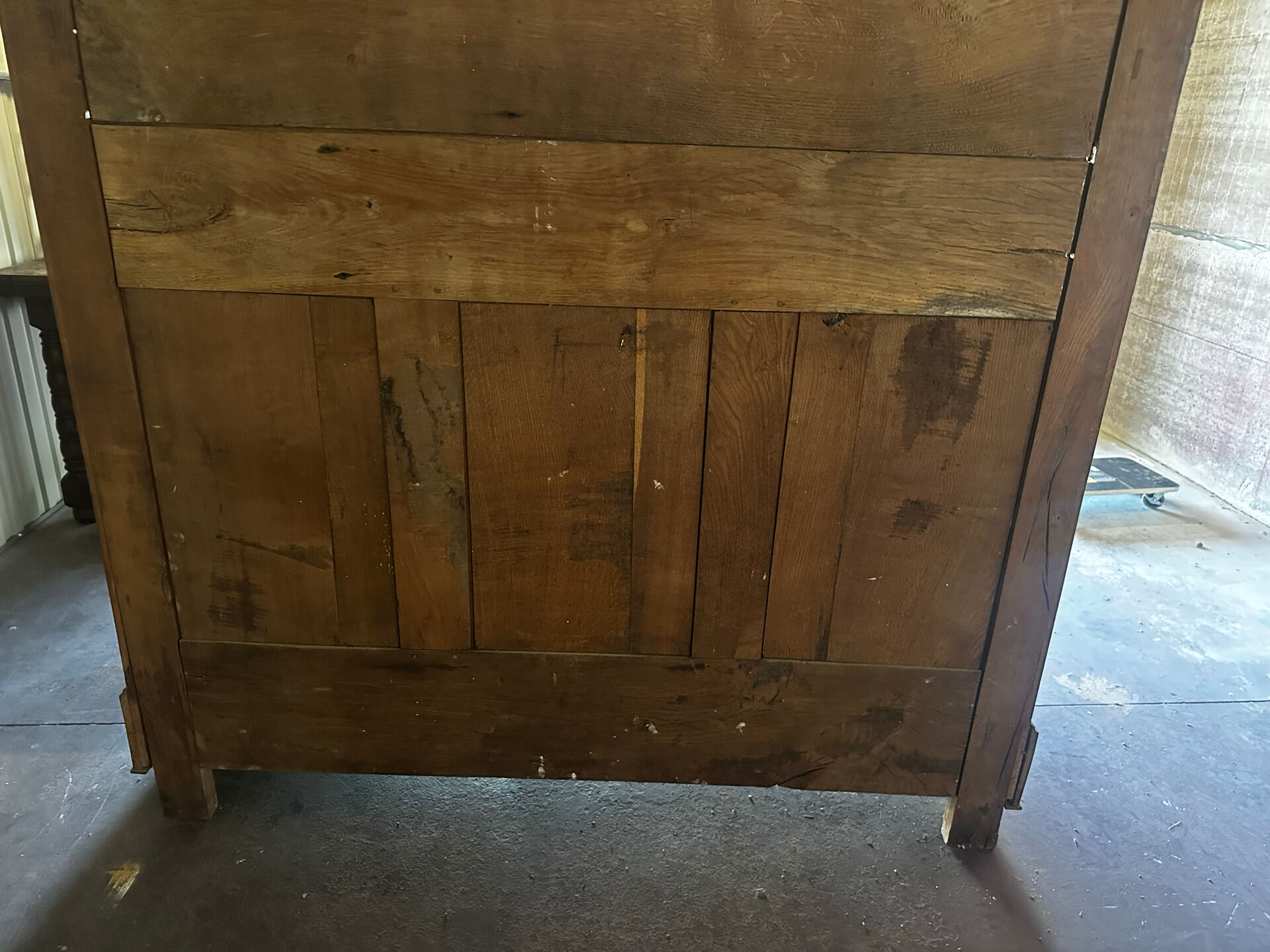 Armoire en orme massif d’époque Restauration, XIXe siècle