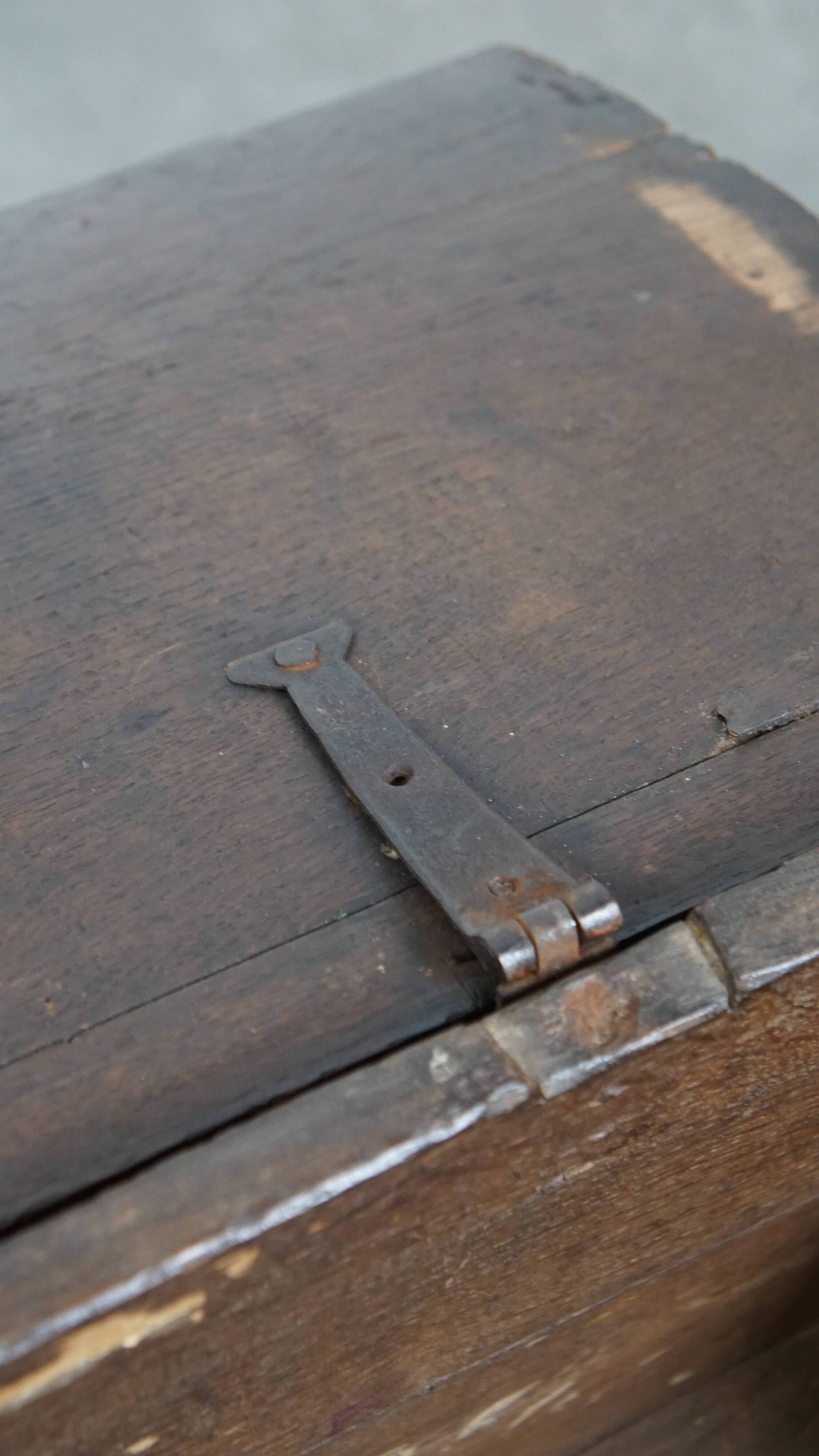 17th-century English oak antique chest