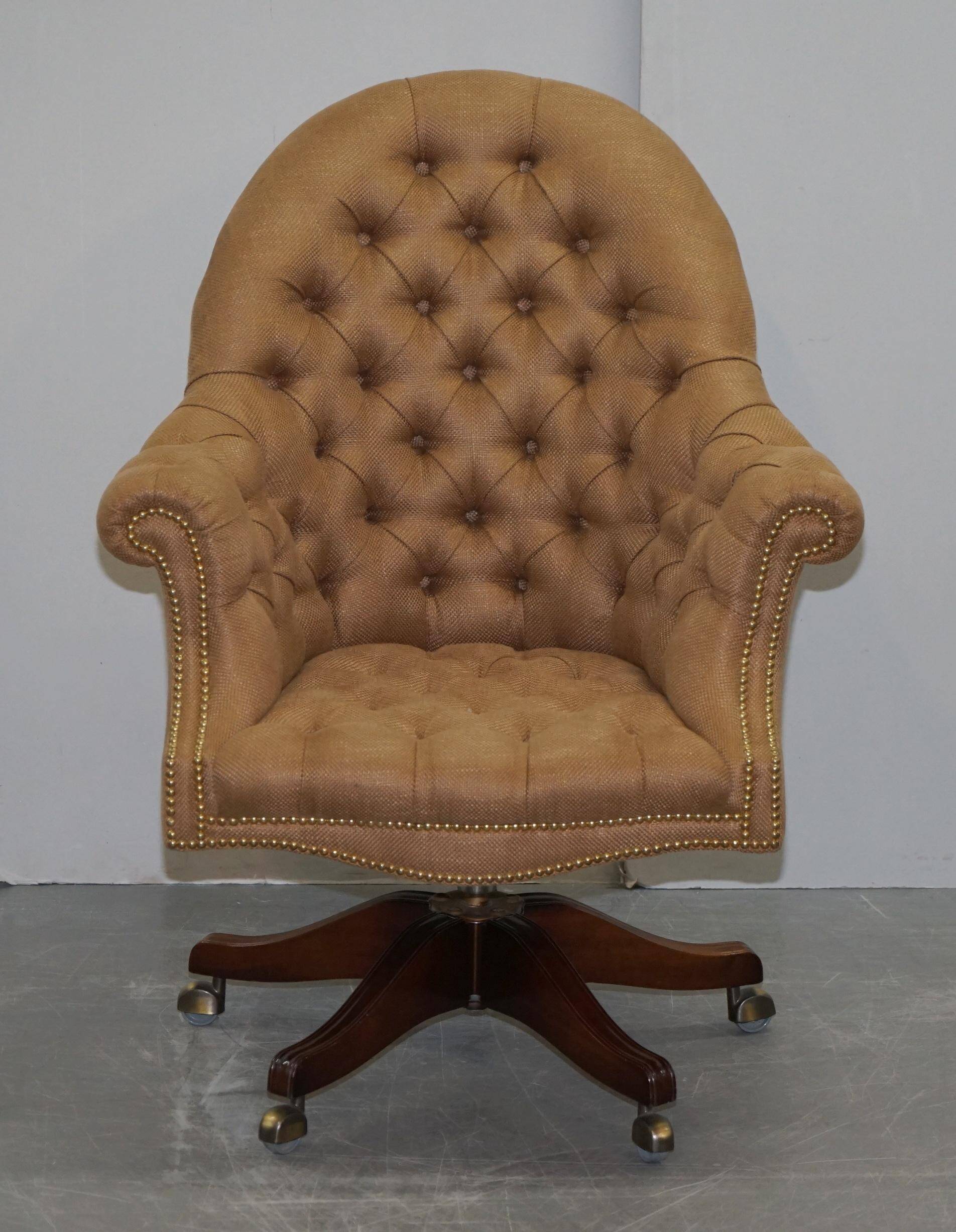 Chesterfield armchair in hardwood, leather, and woven linen.
