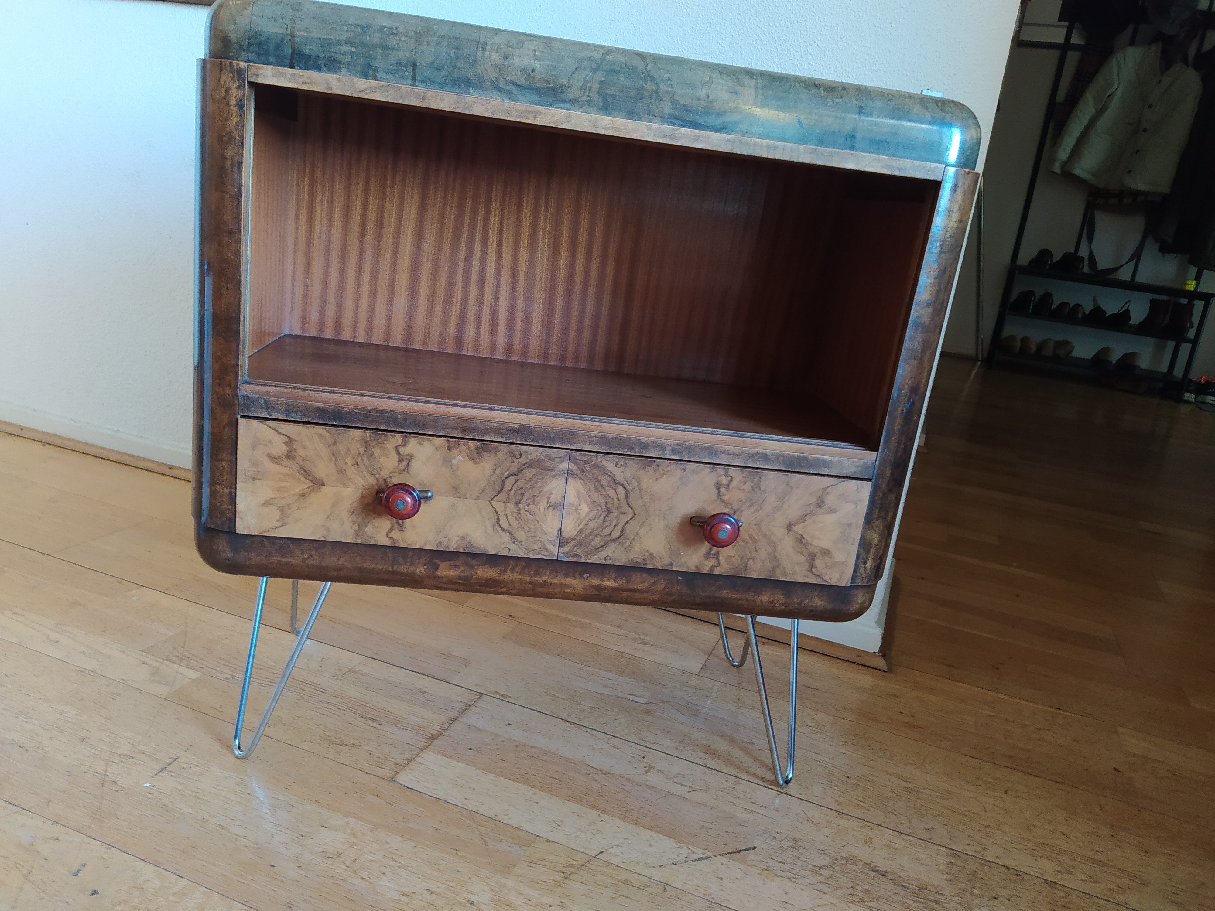 Extra furniture with shop window