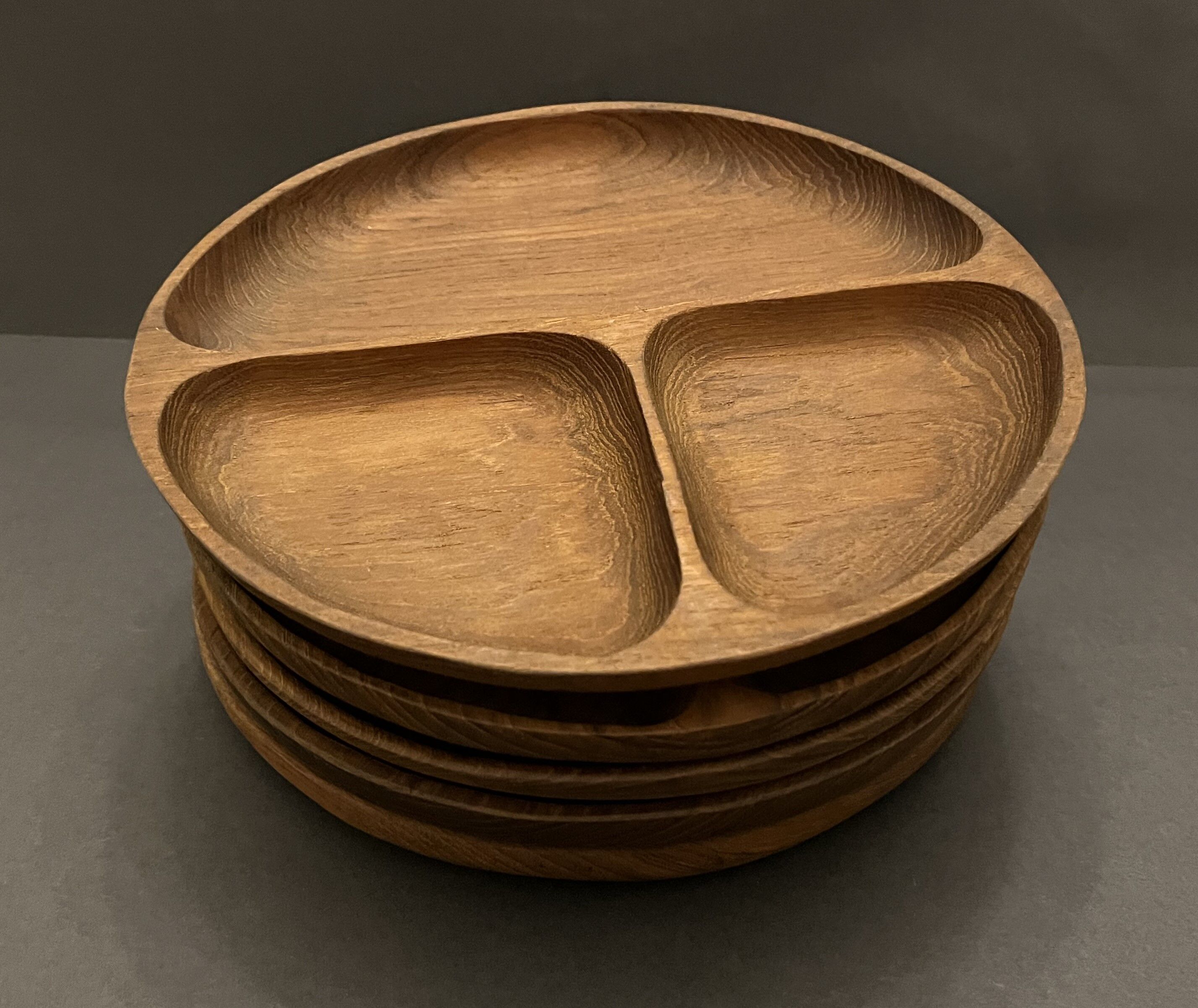 Set of six fondue plates, made of wood