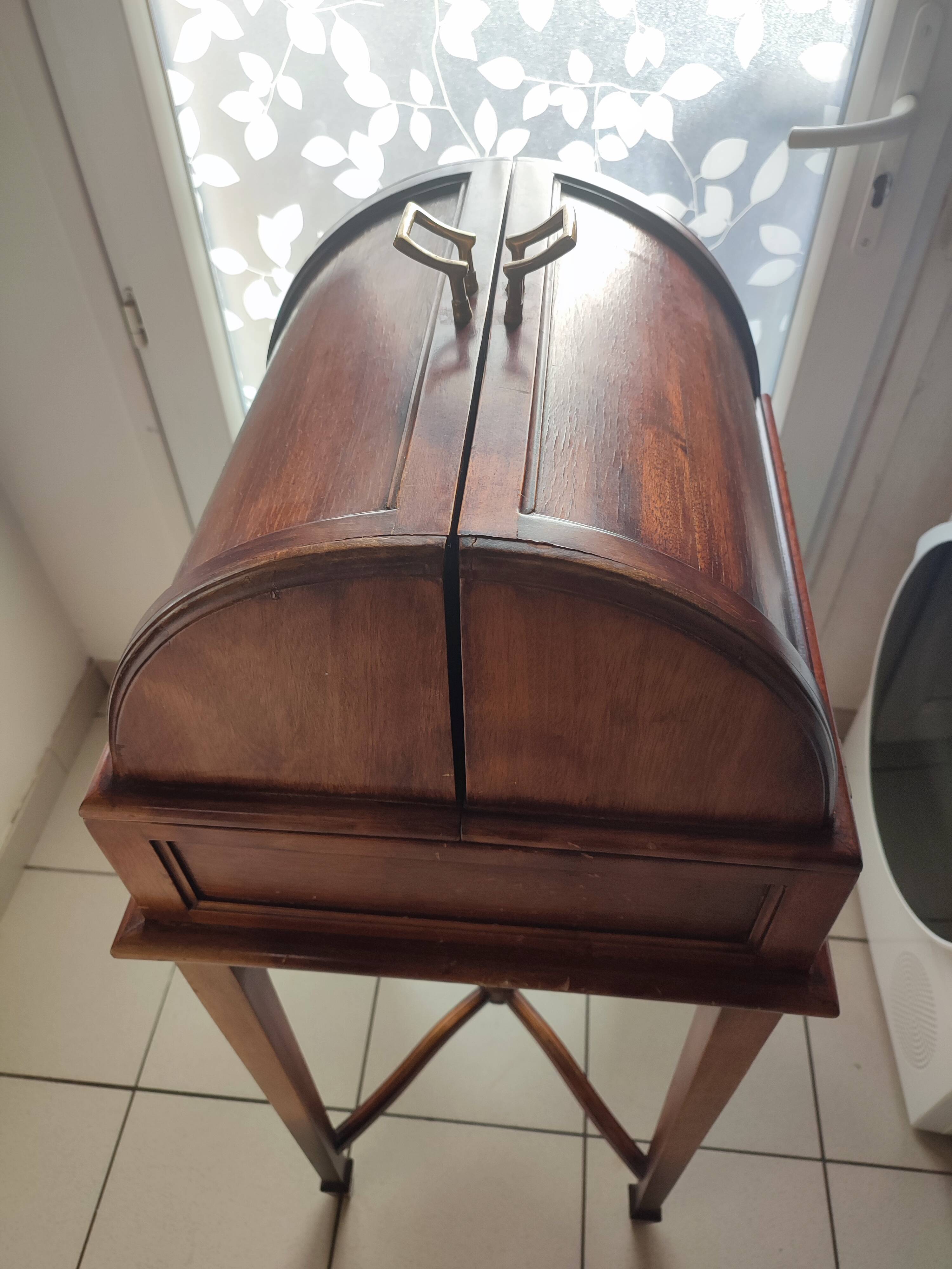Liquor cellar cabinet
