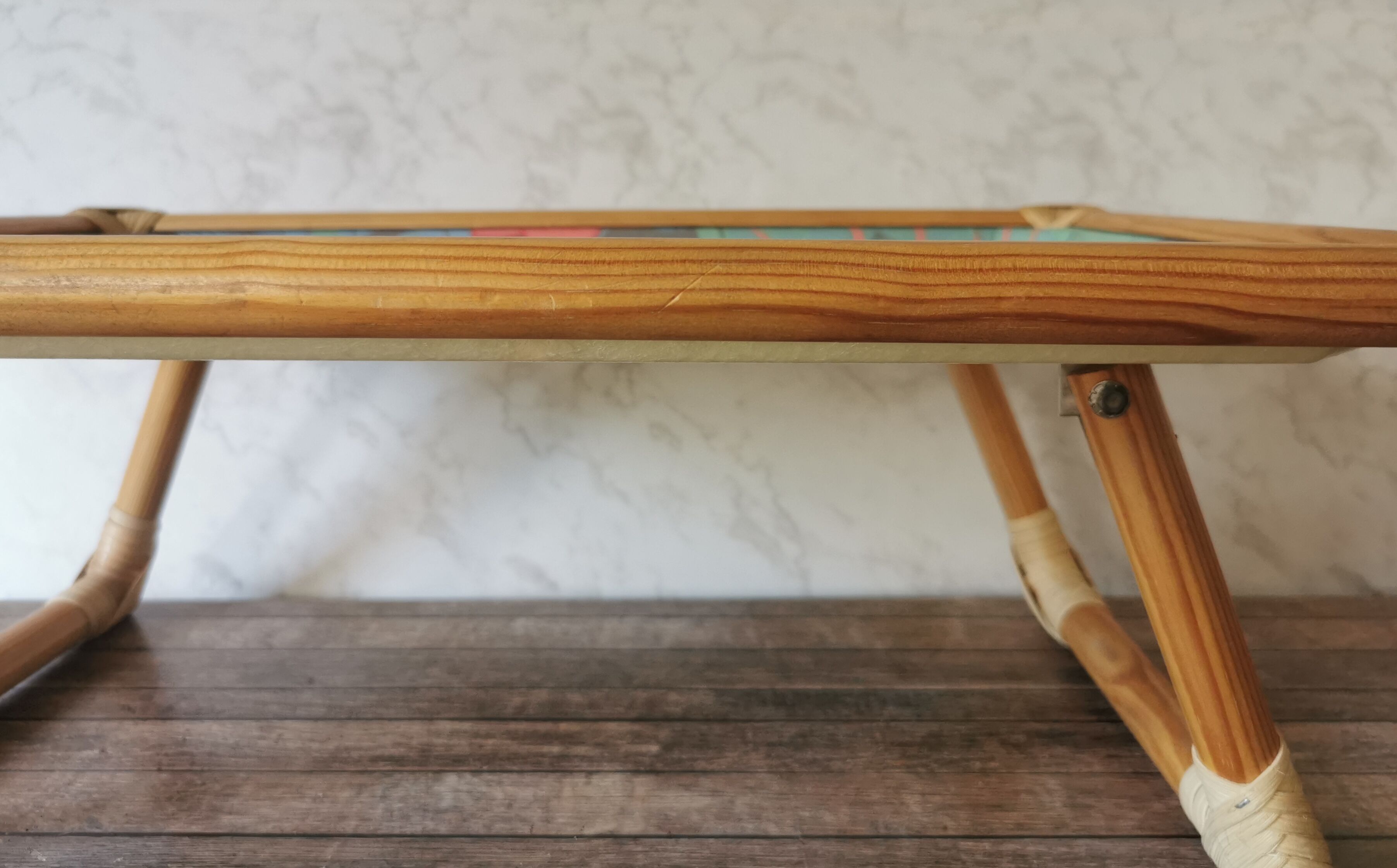 Folding tray parrots and flowers fiber and rattan