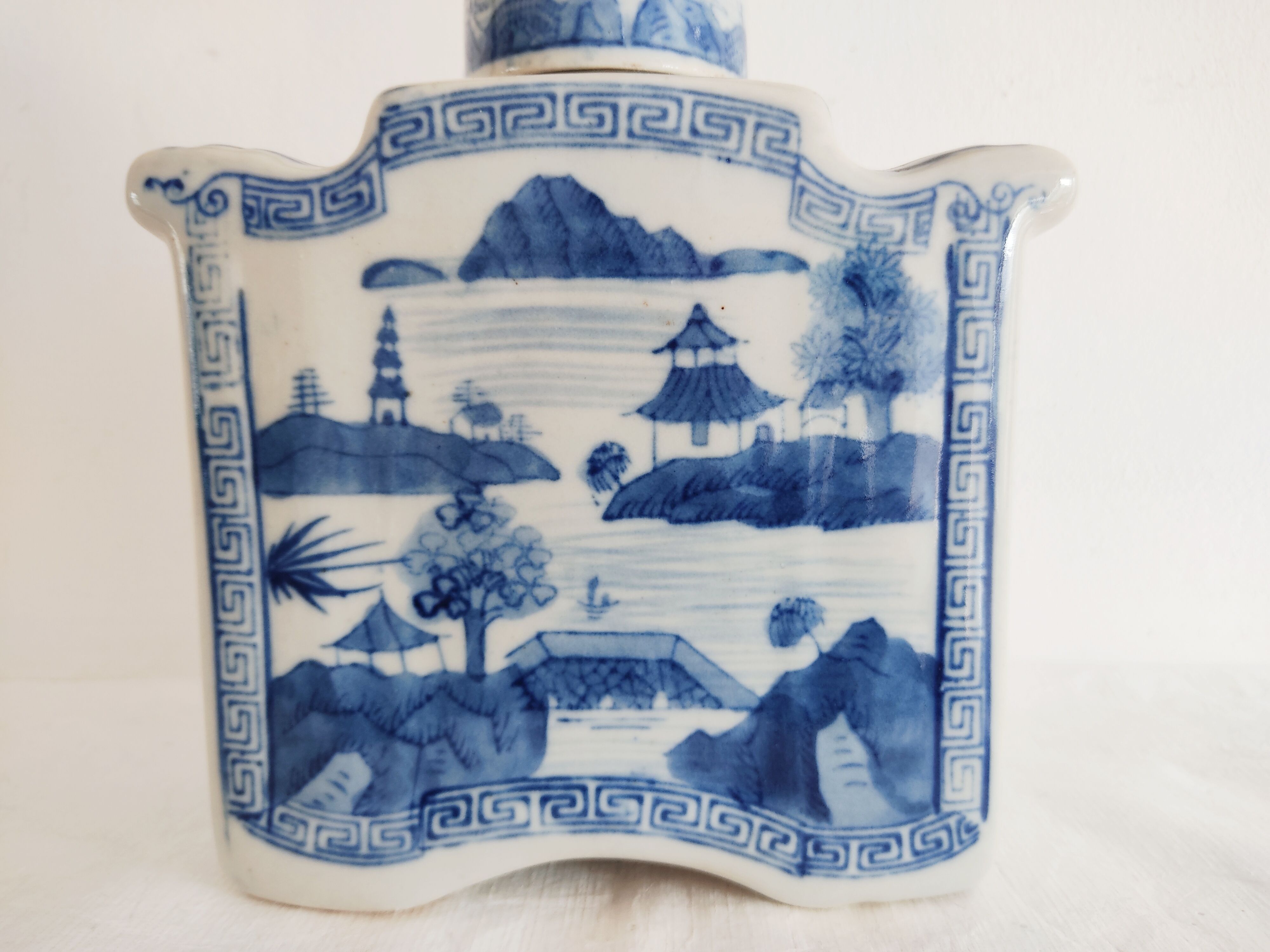 Chinese tea box fo dog lid